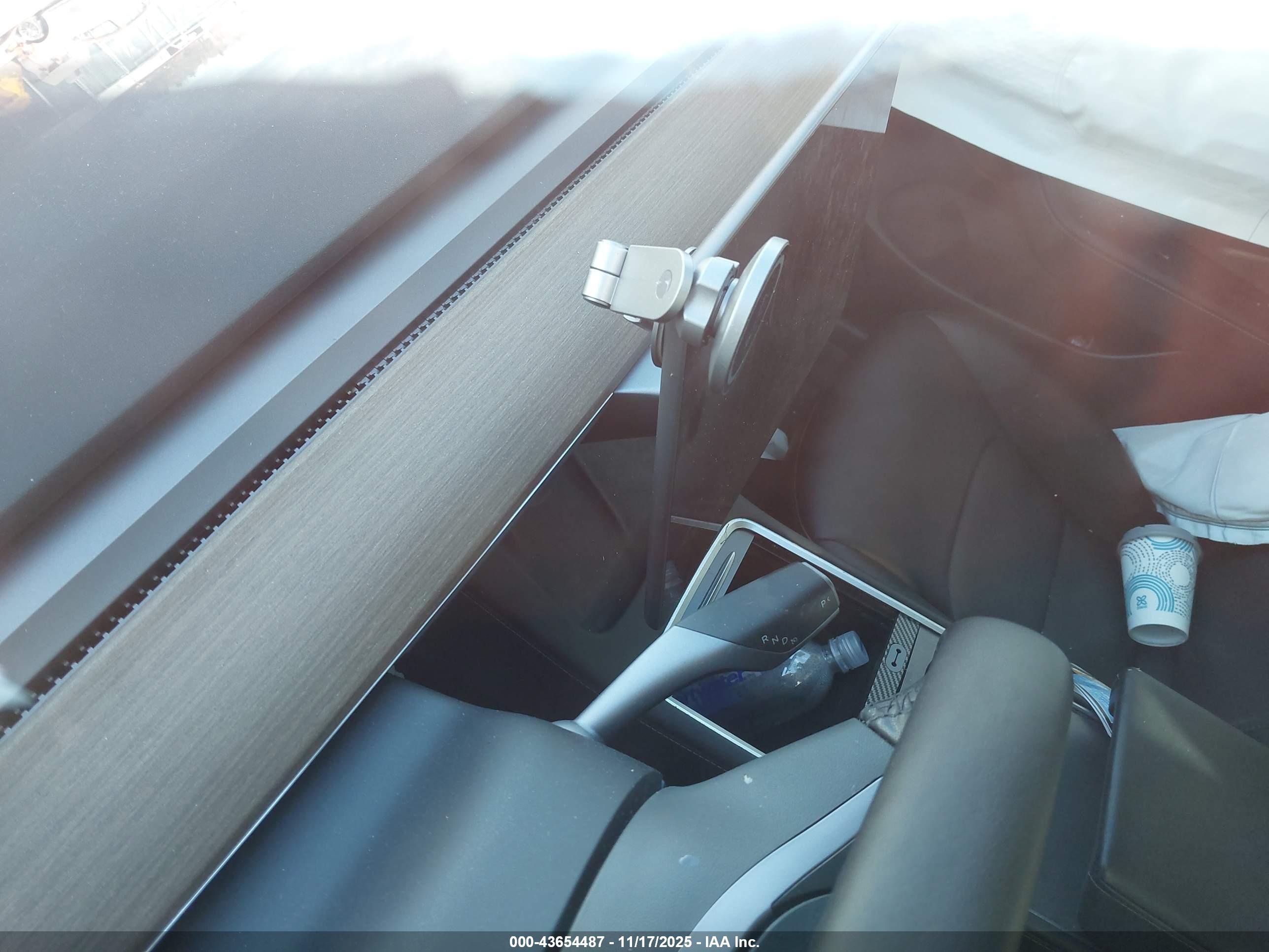 TESLA MODEL image 7
