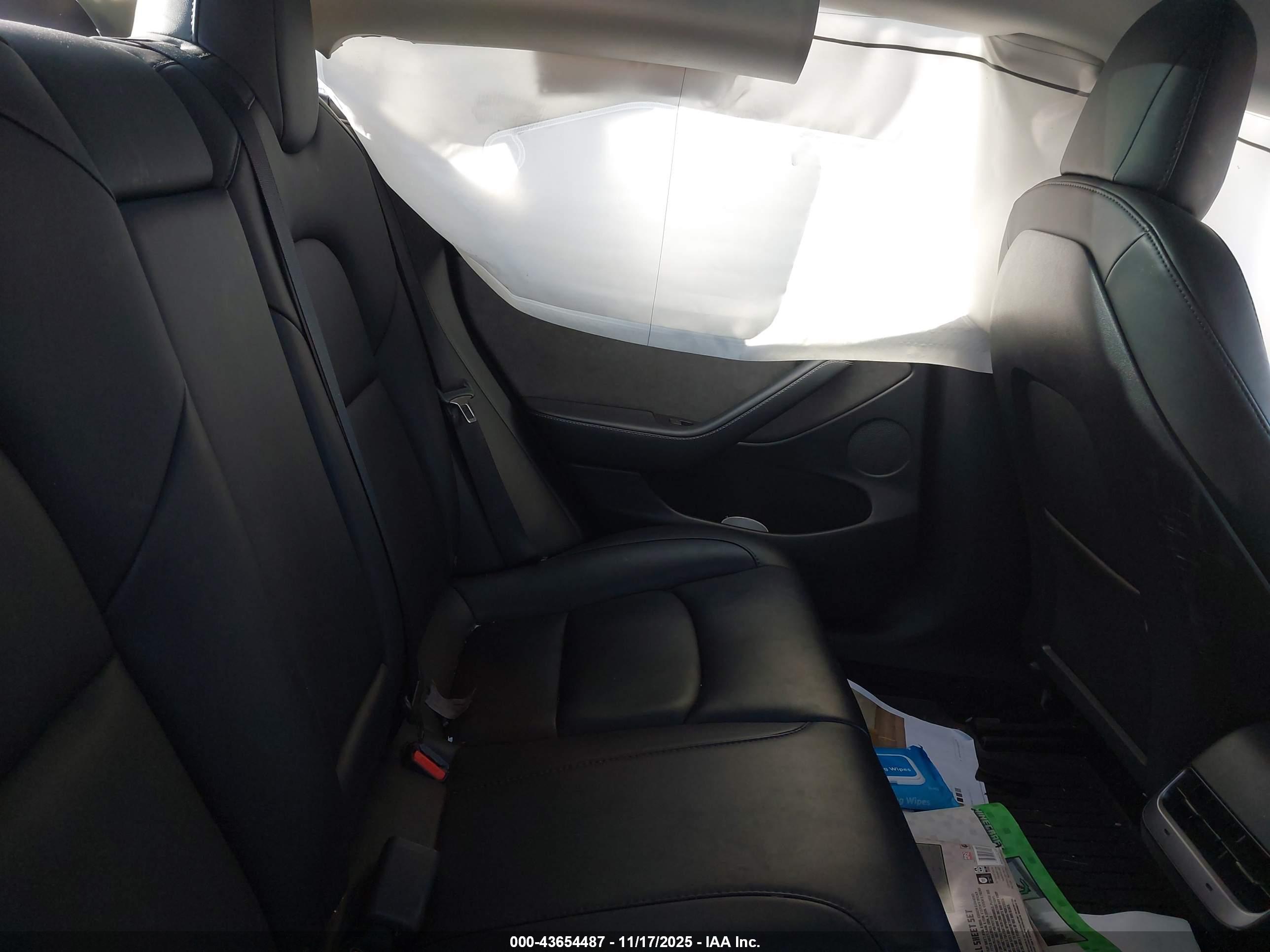 TESLA MODEL image 8