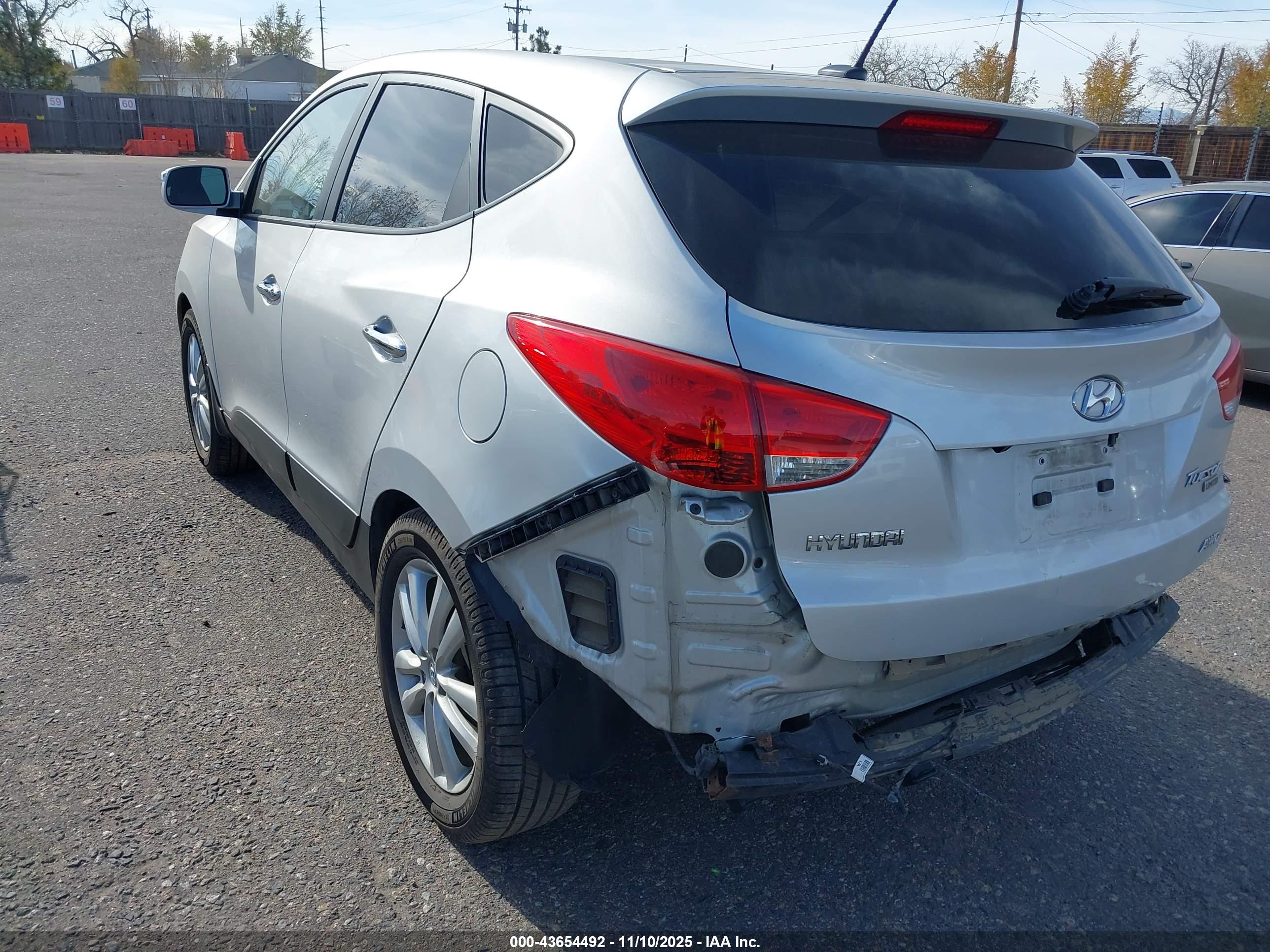 HYUNDAI TUCSON image 3