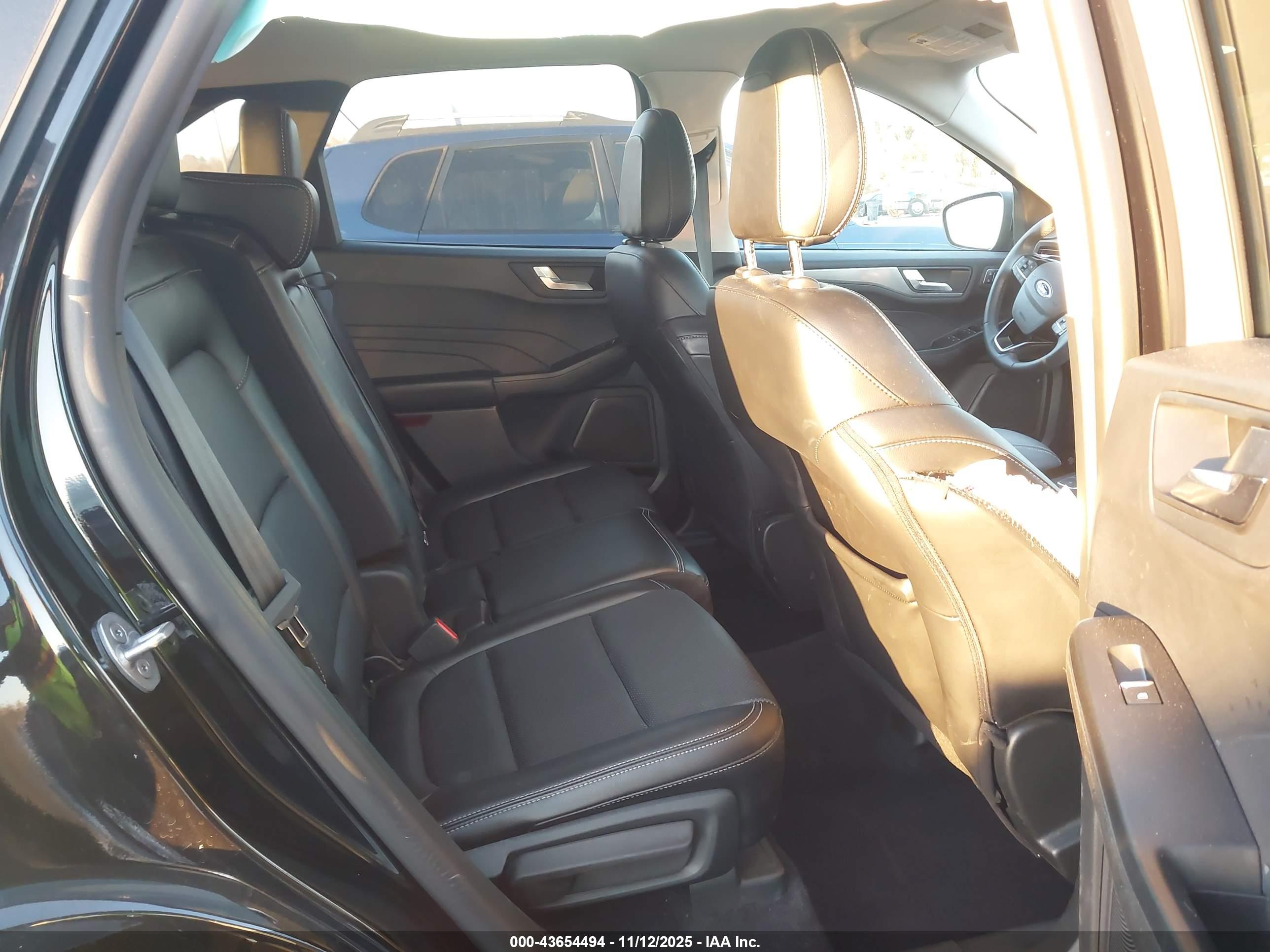 FORD ESCAPE image 8