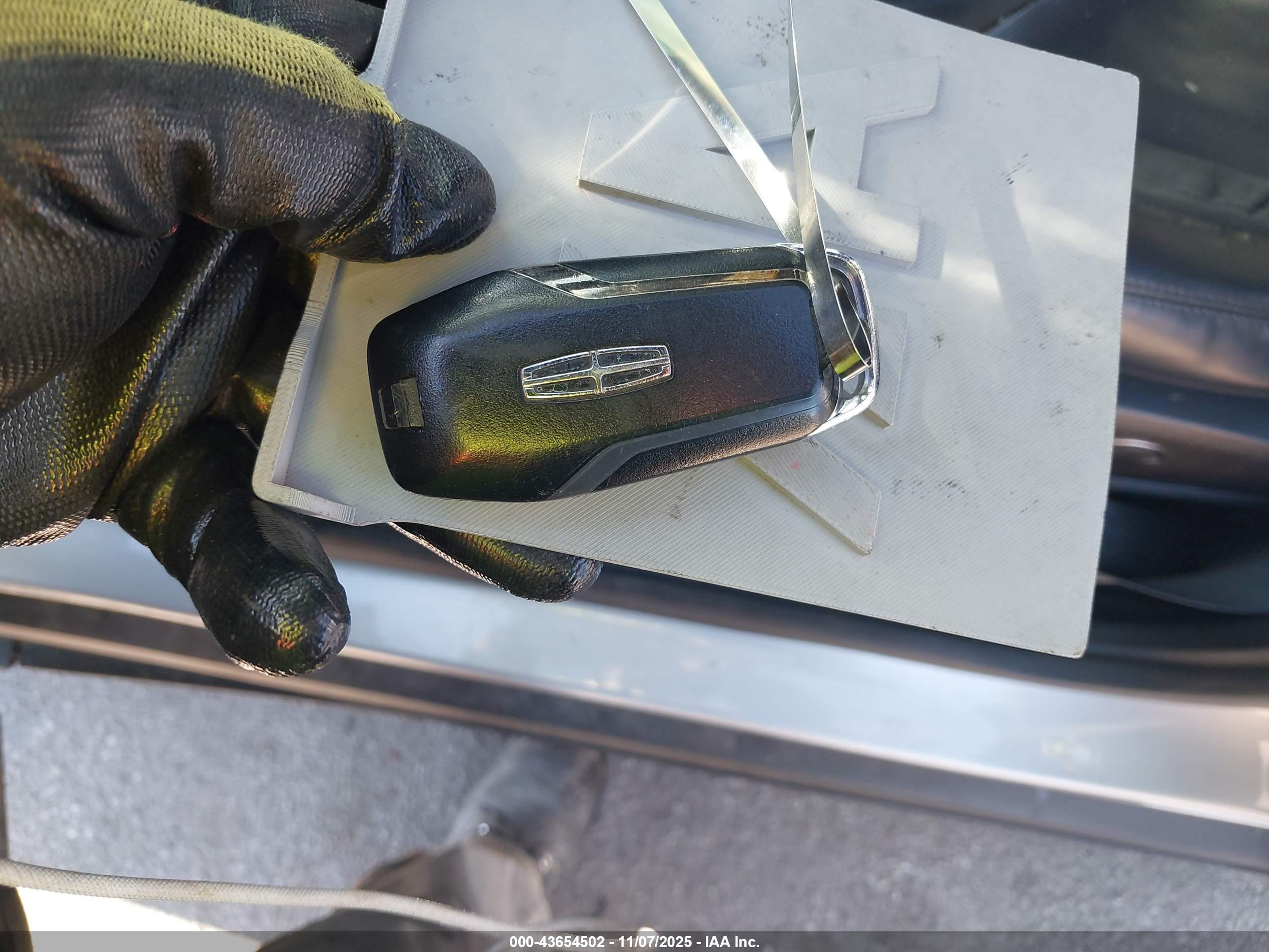 LINCOLN MKC image 11