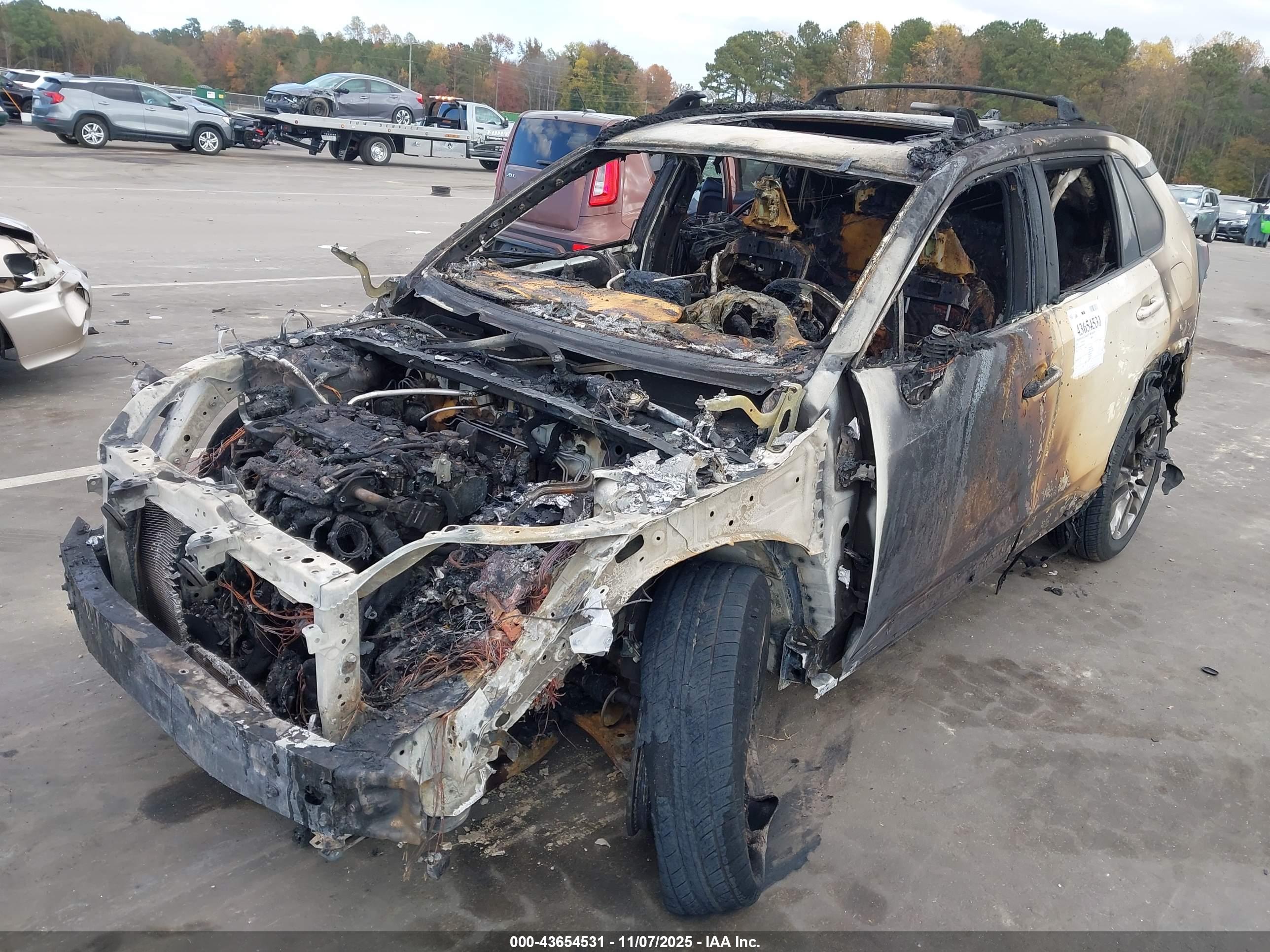 TOYOTA RAV4 image 2