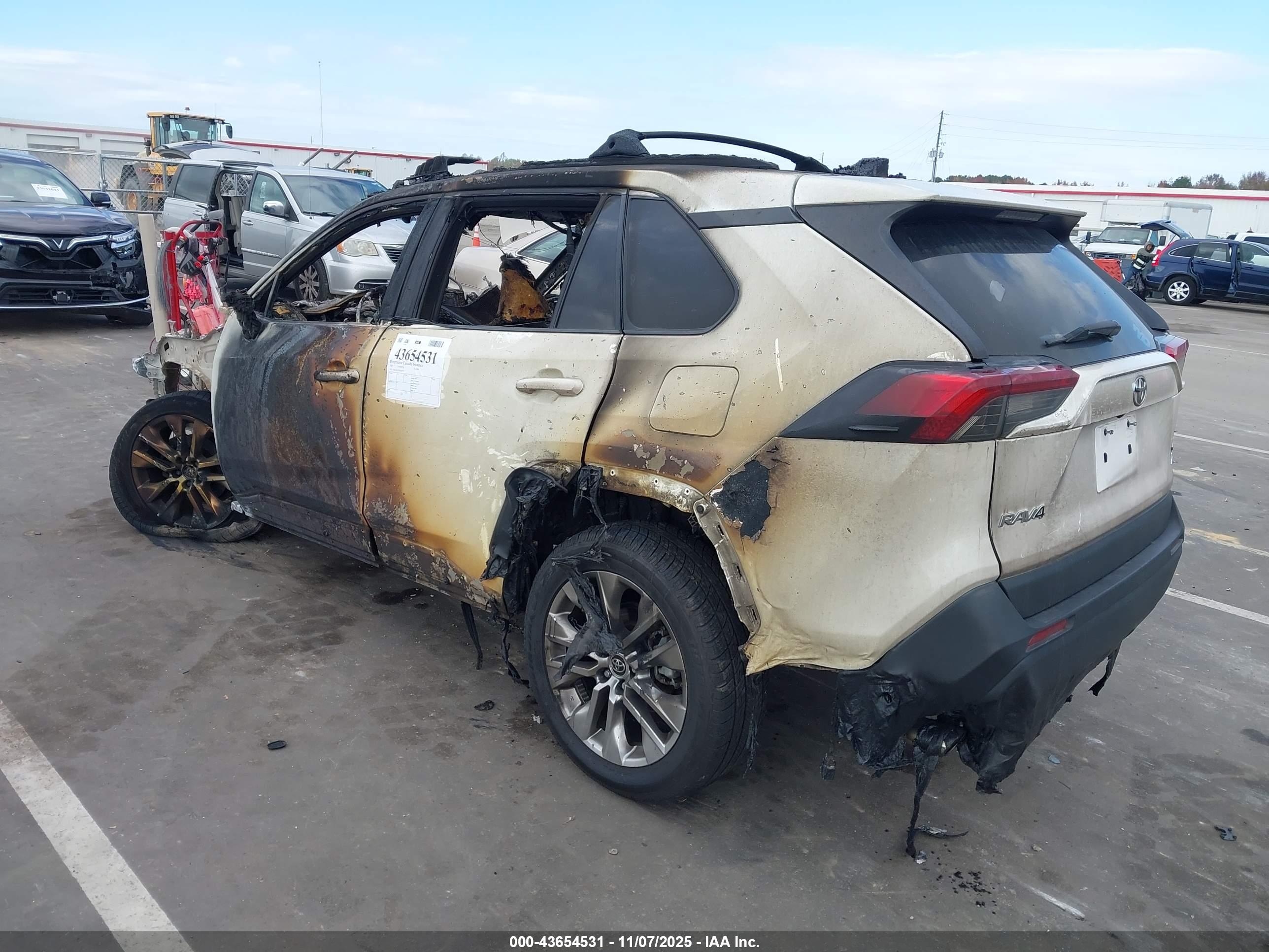 TOYOTA RAV4 image 3