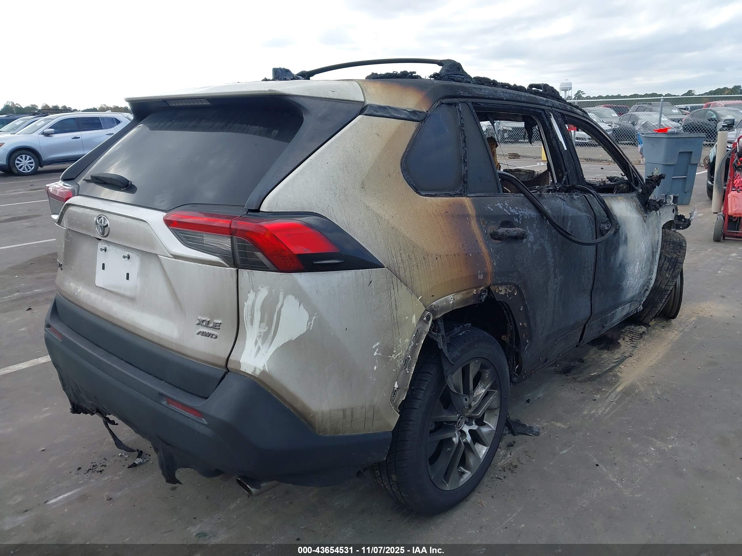 TOYOTA RAV4 image 4
