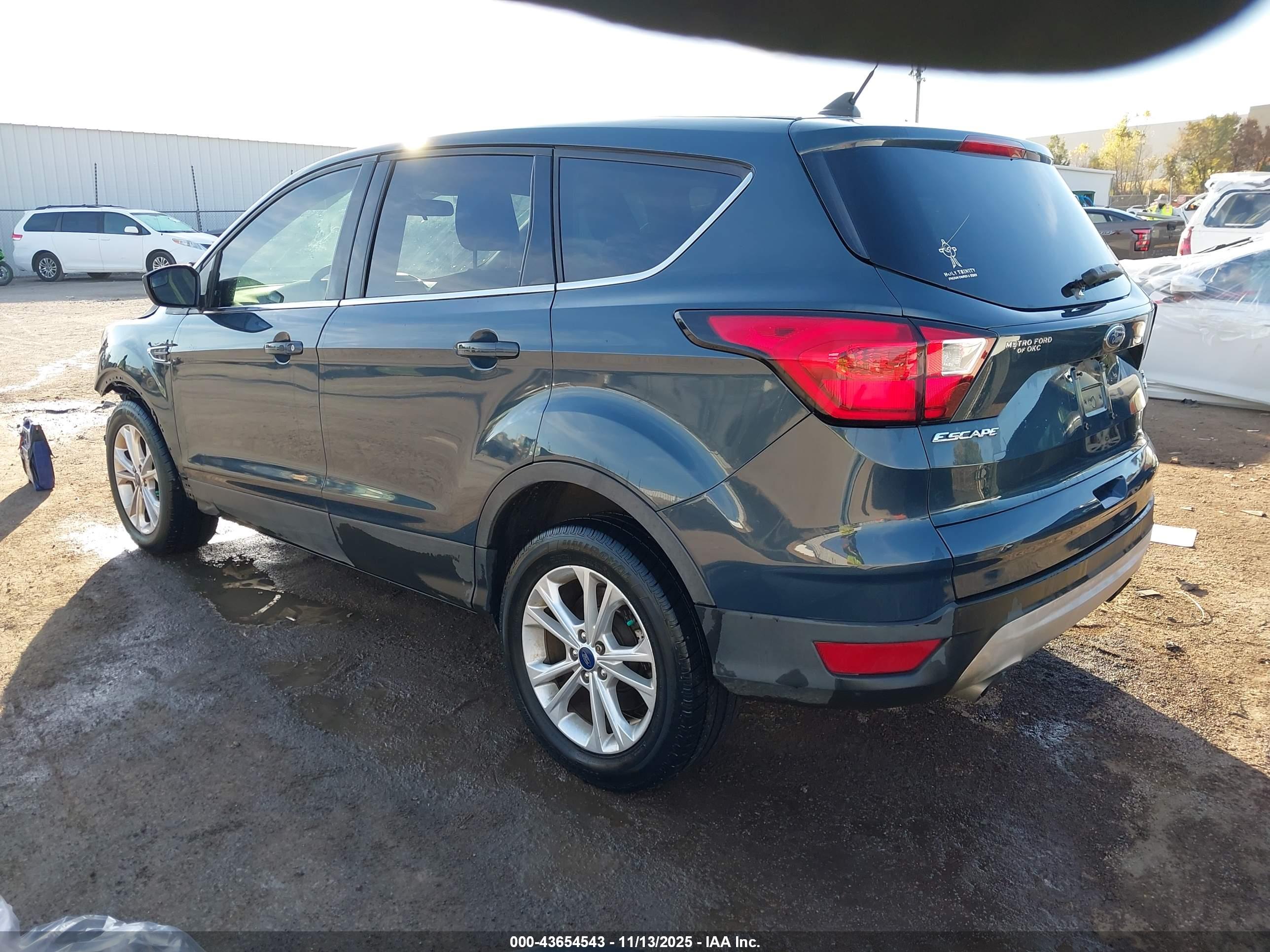 FORD ESCAPE image 3