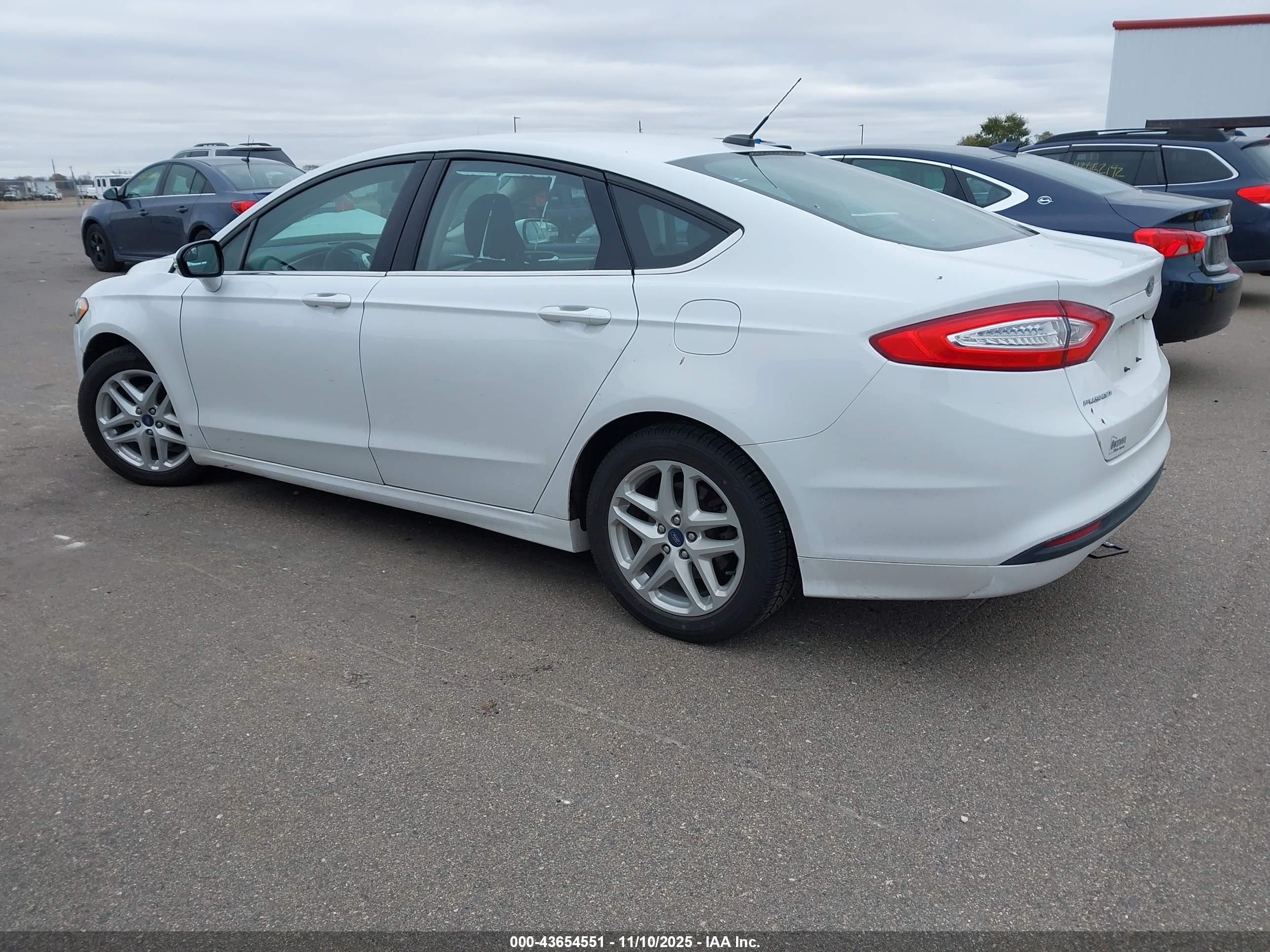 FORD FUSION image 3