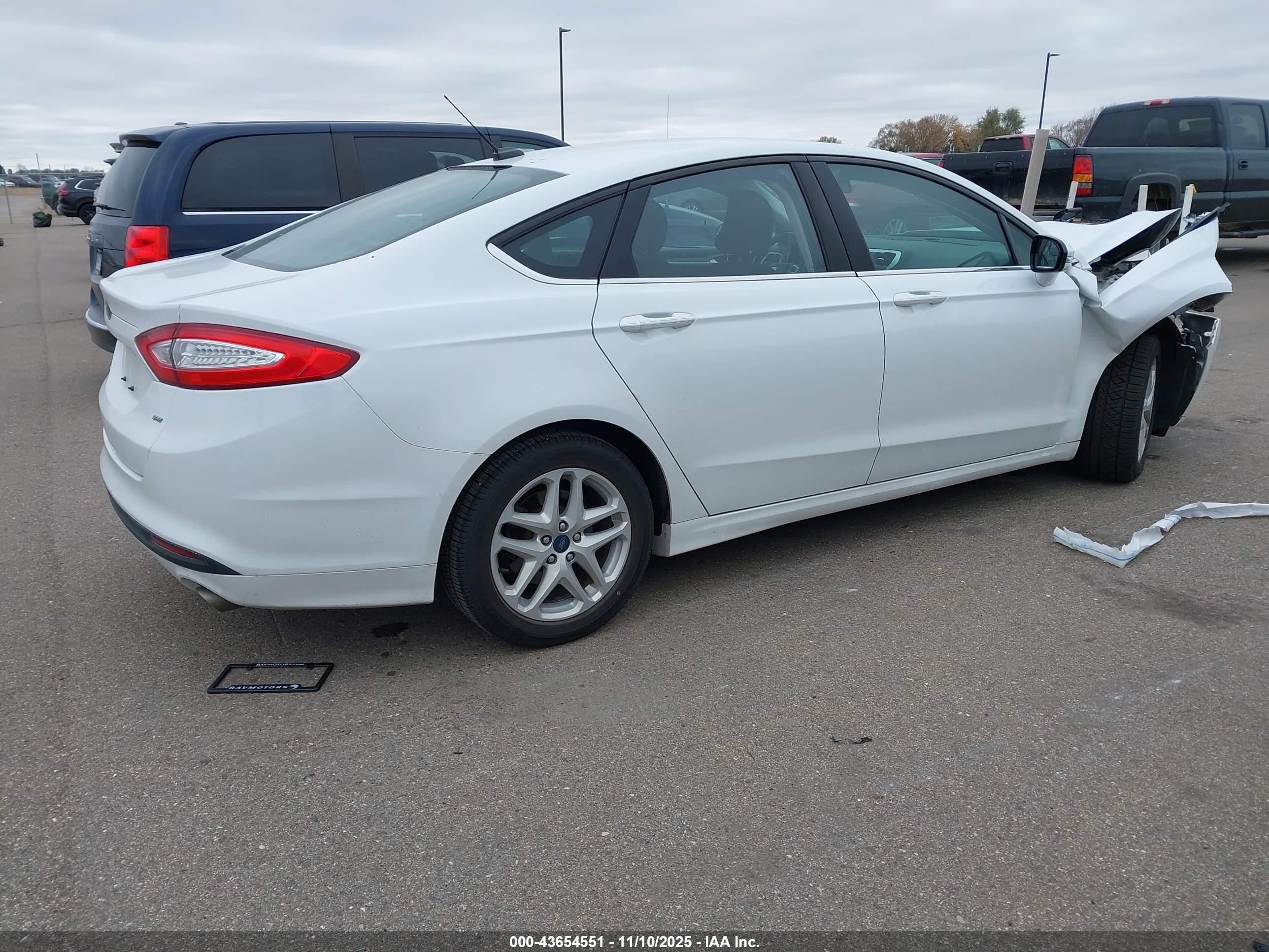 FORD FUSION image 4