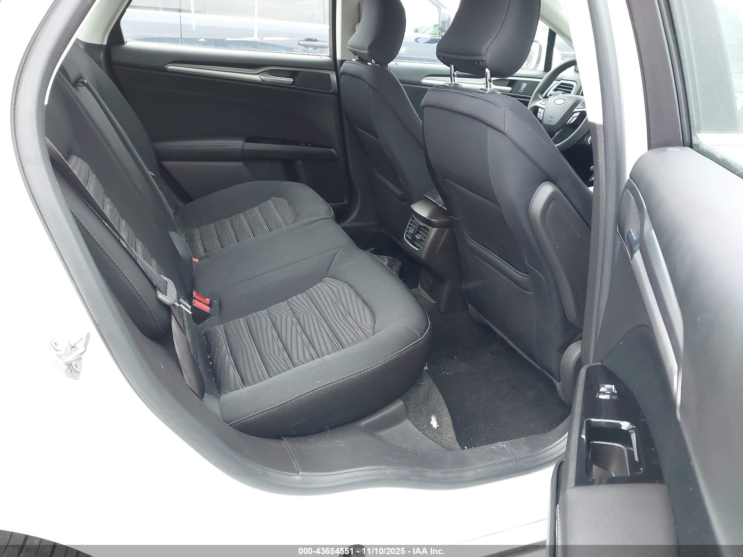 FORD FUSION image 8