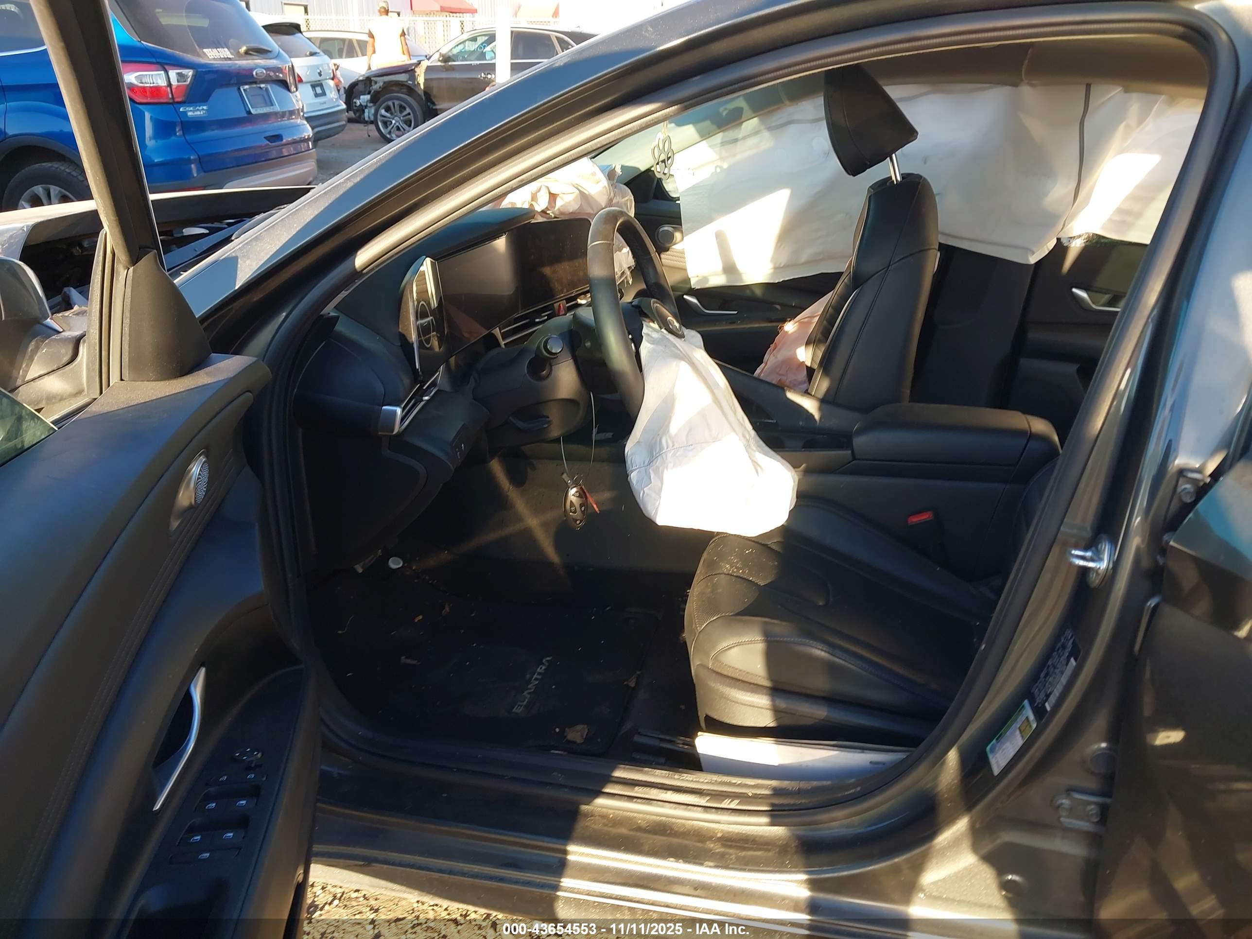 HYUNDAI ELANTRA image 5