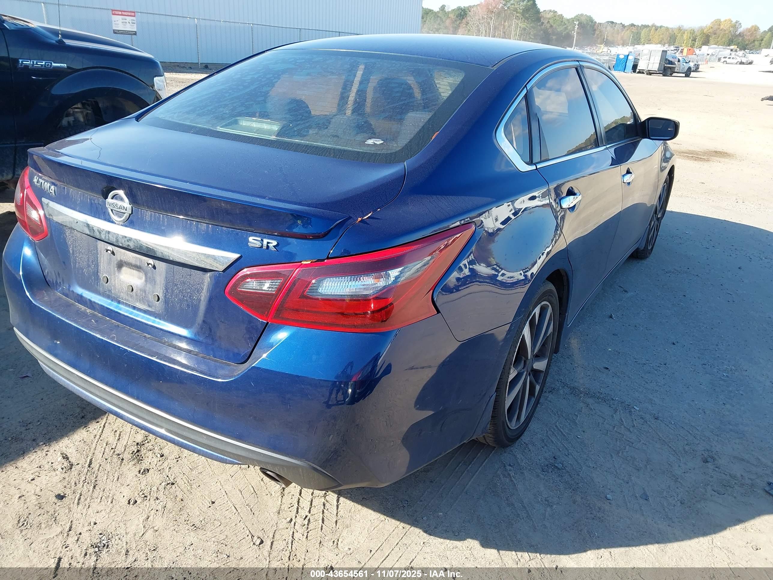 NISSAN ALTIMA image 4