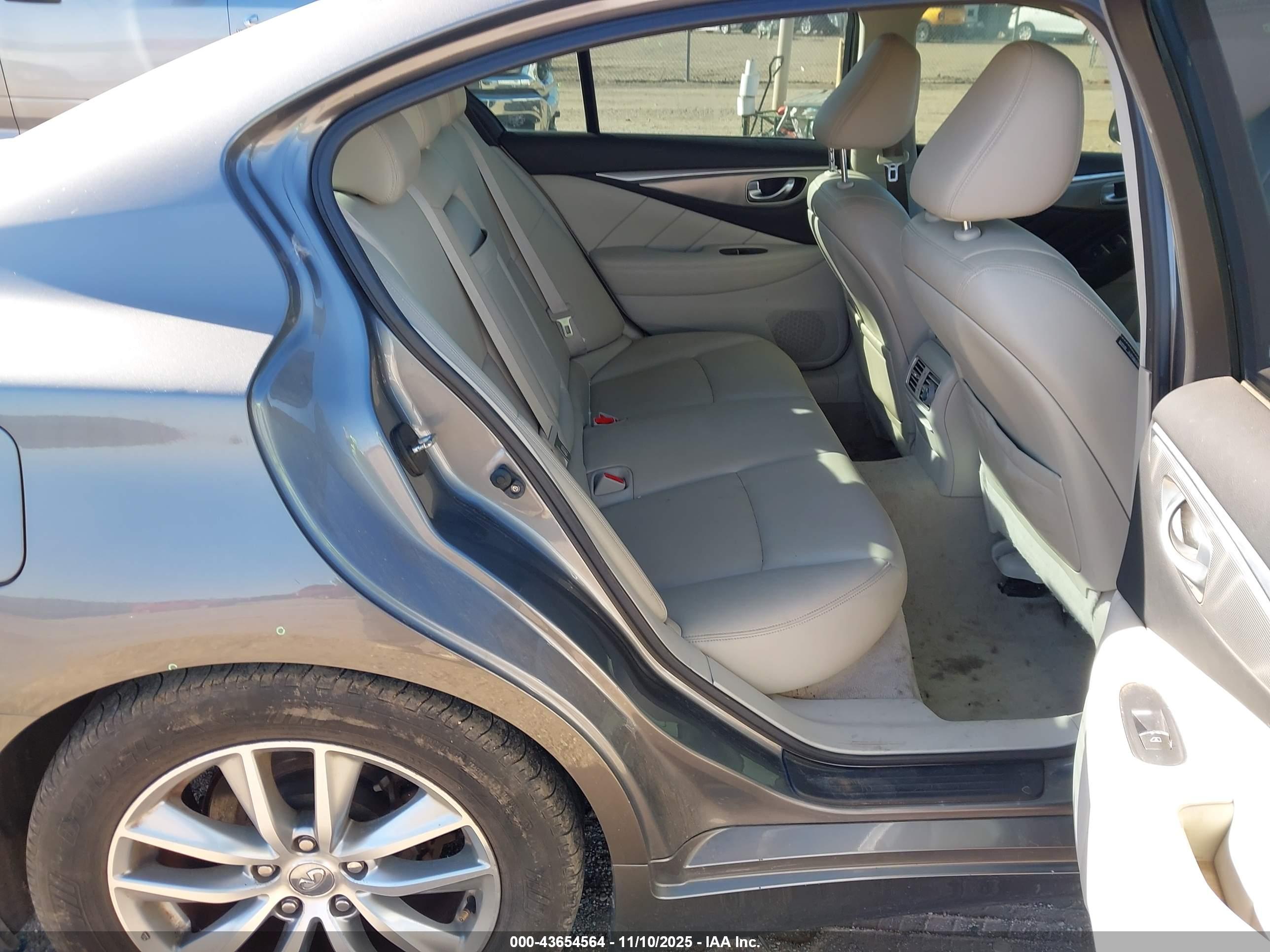 INFINITI Q50 image 8