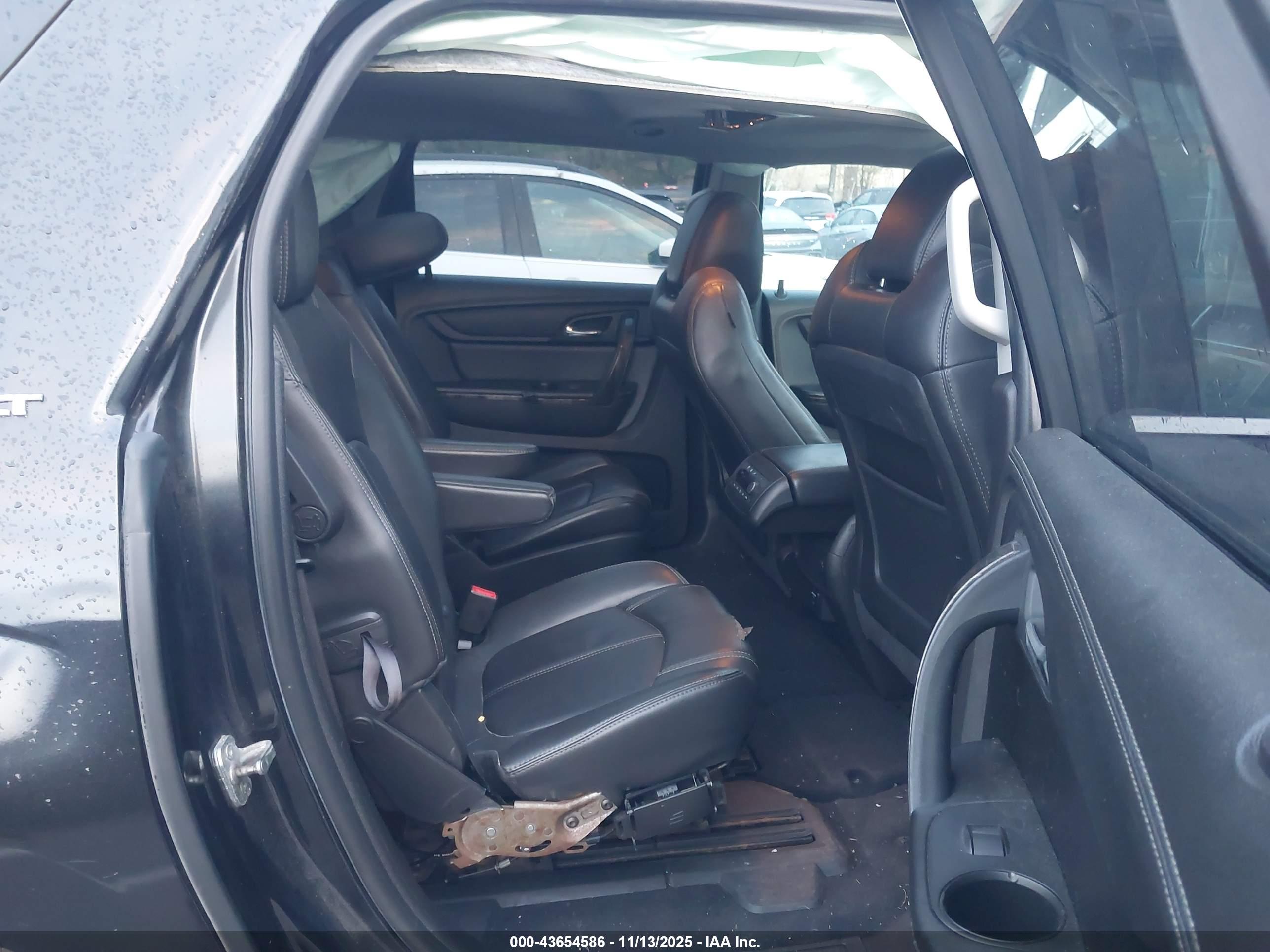 GMC ACADIA image 8