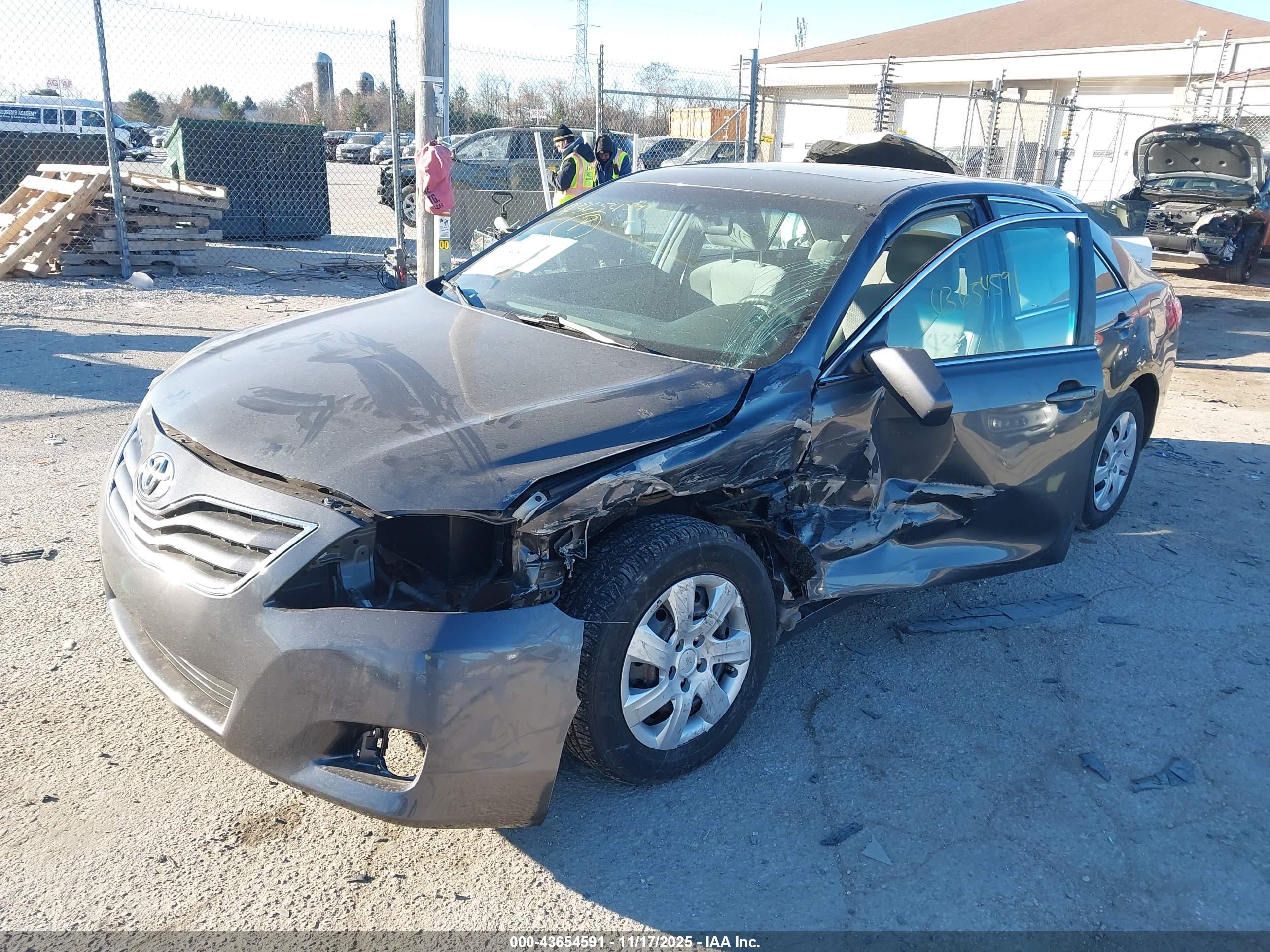 TOYOTA CAMRY image 2
