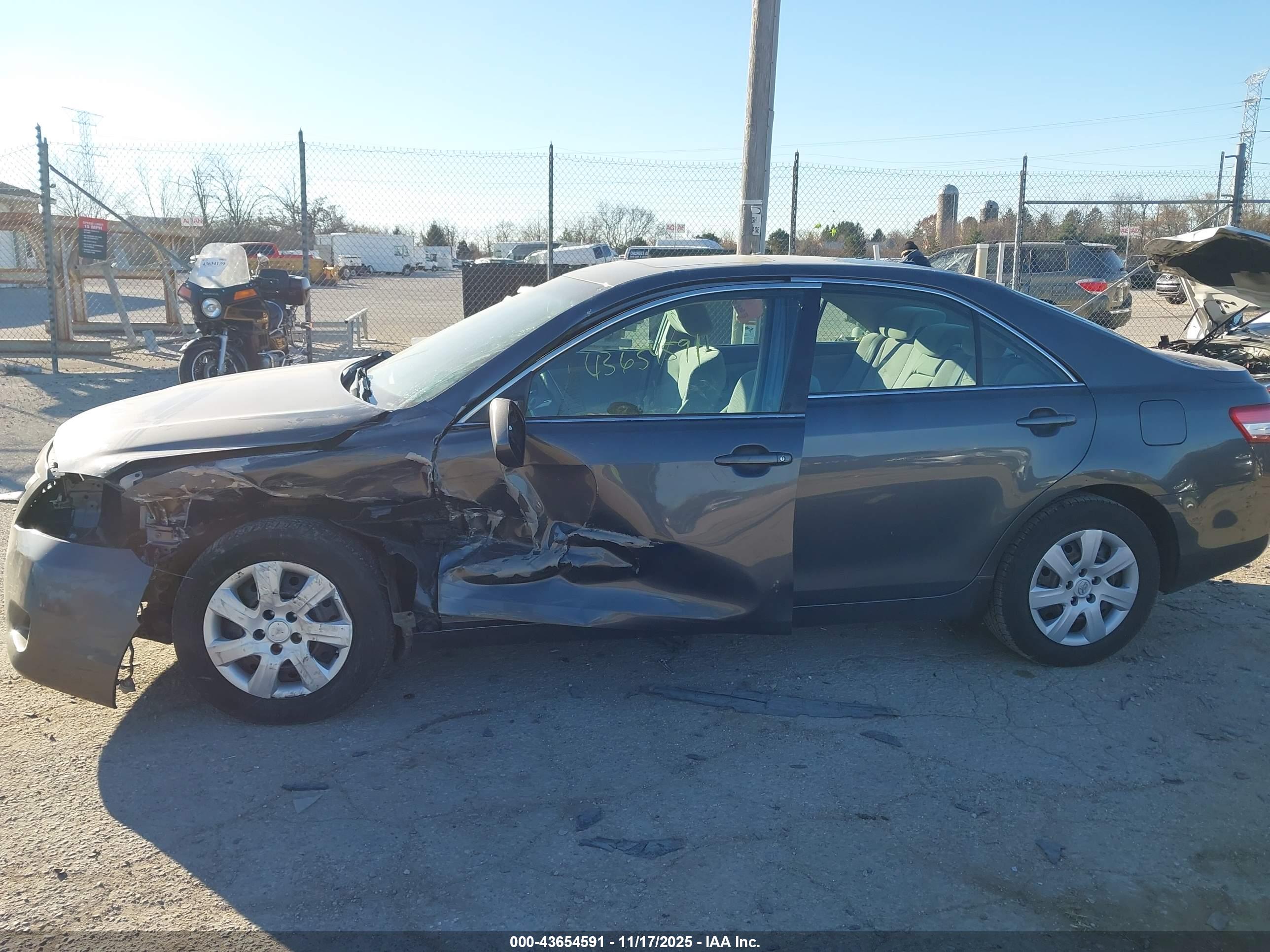 TOYOTA CAMRY image 6