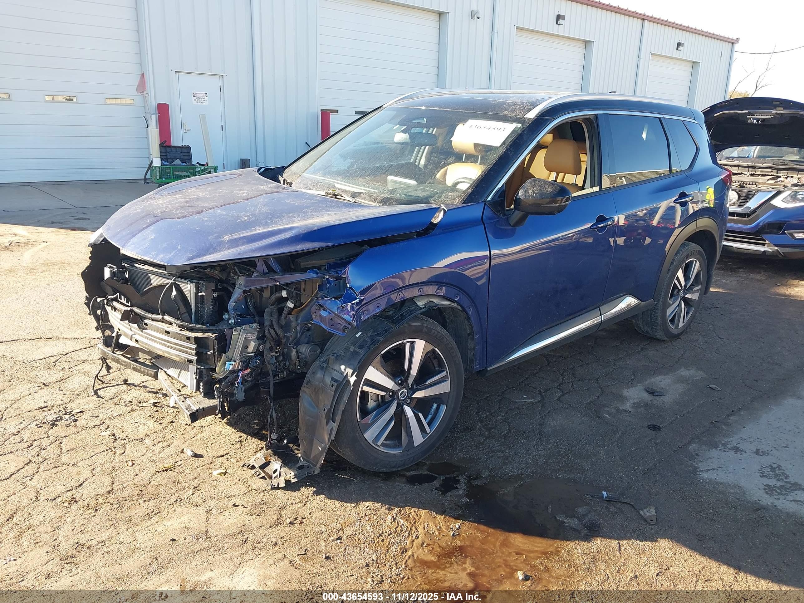 NISSAN ROGUE image 2