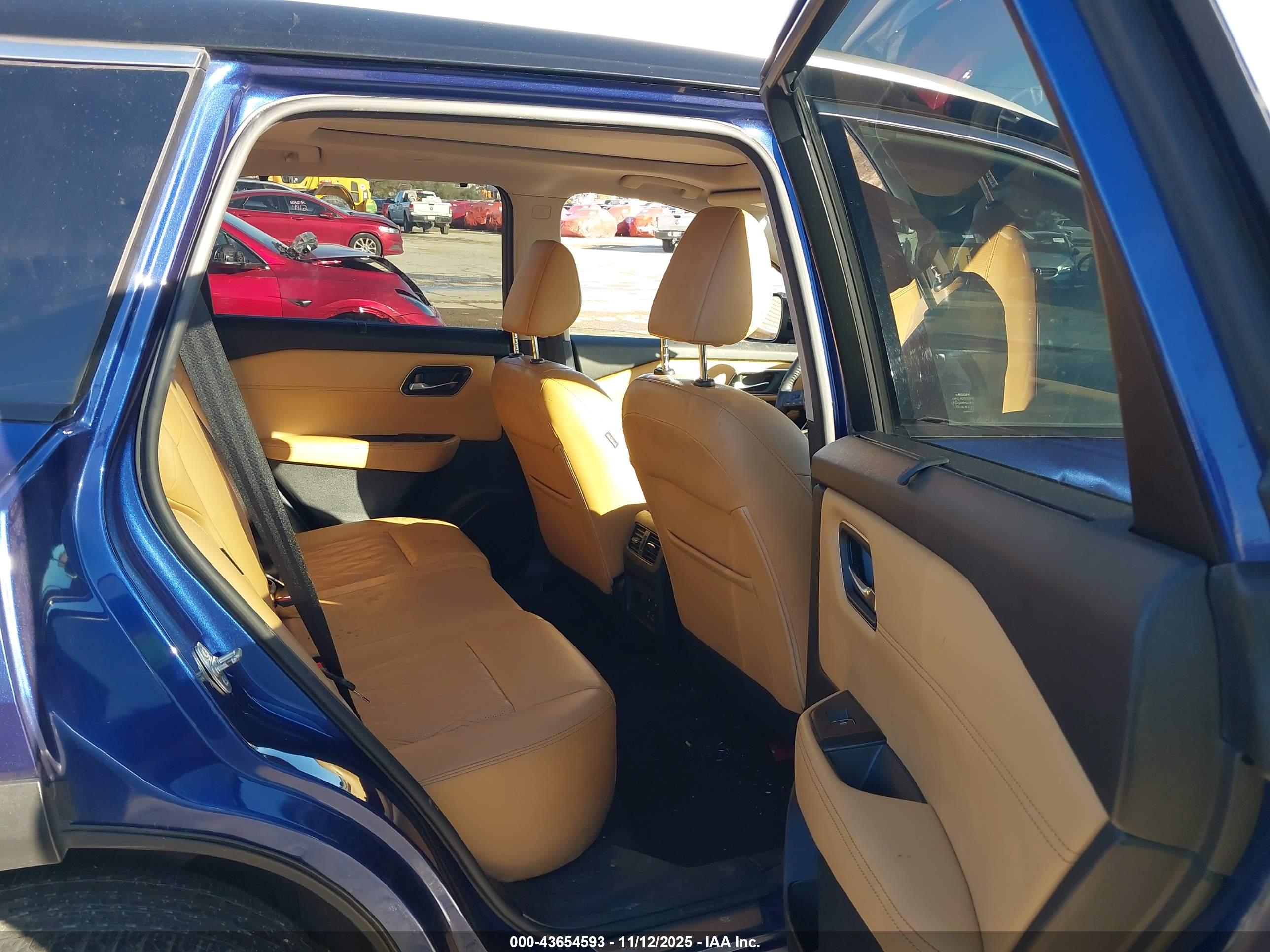 NISSAN ROGUE image 8
