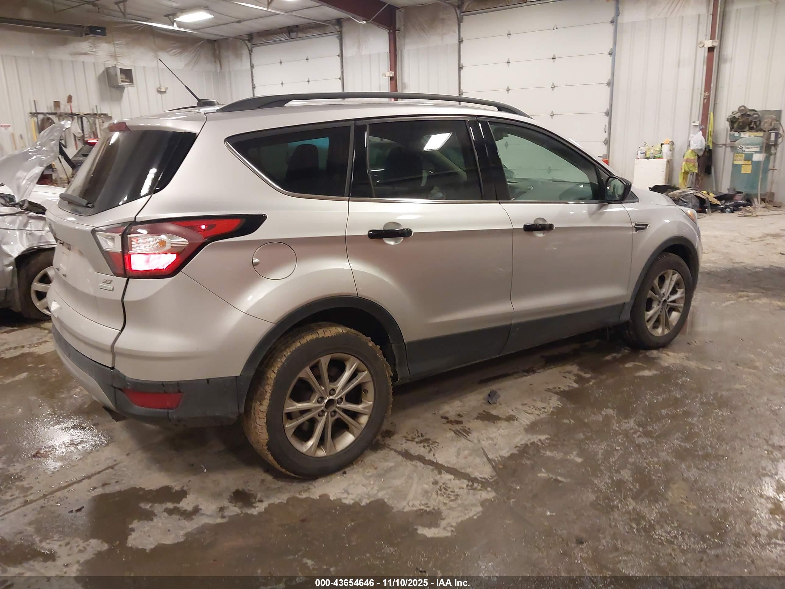 FORD ESCAPE image 4
