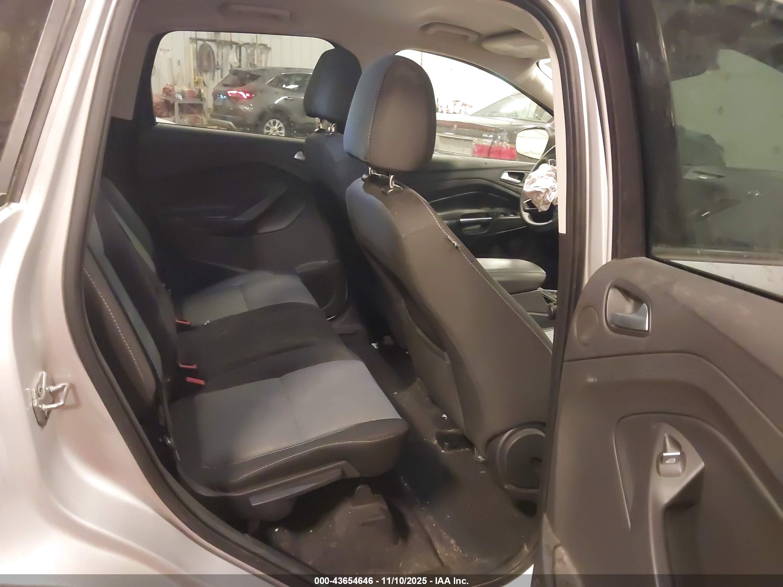 FORD ESCAPE image 8