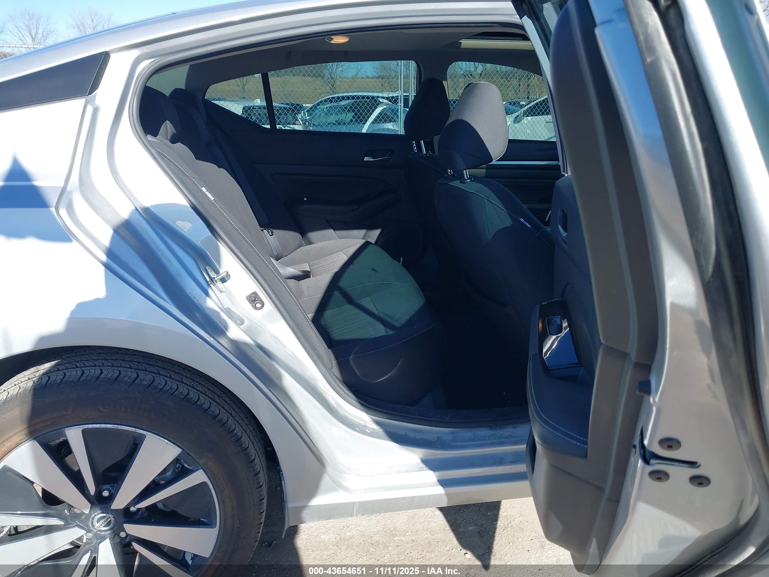 NISSAN ALTIMA image 8