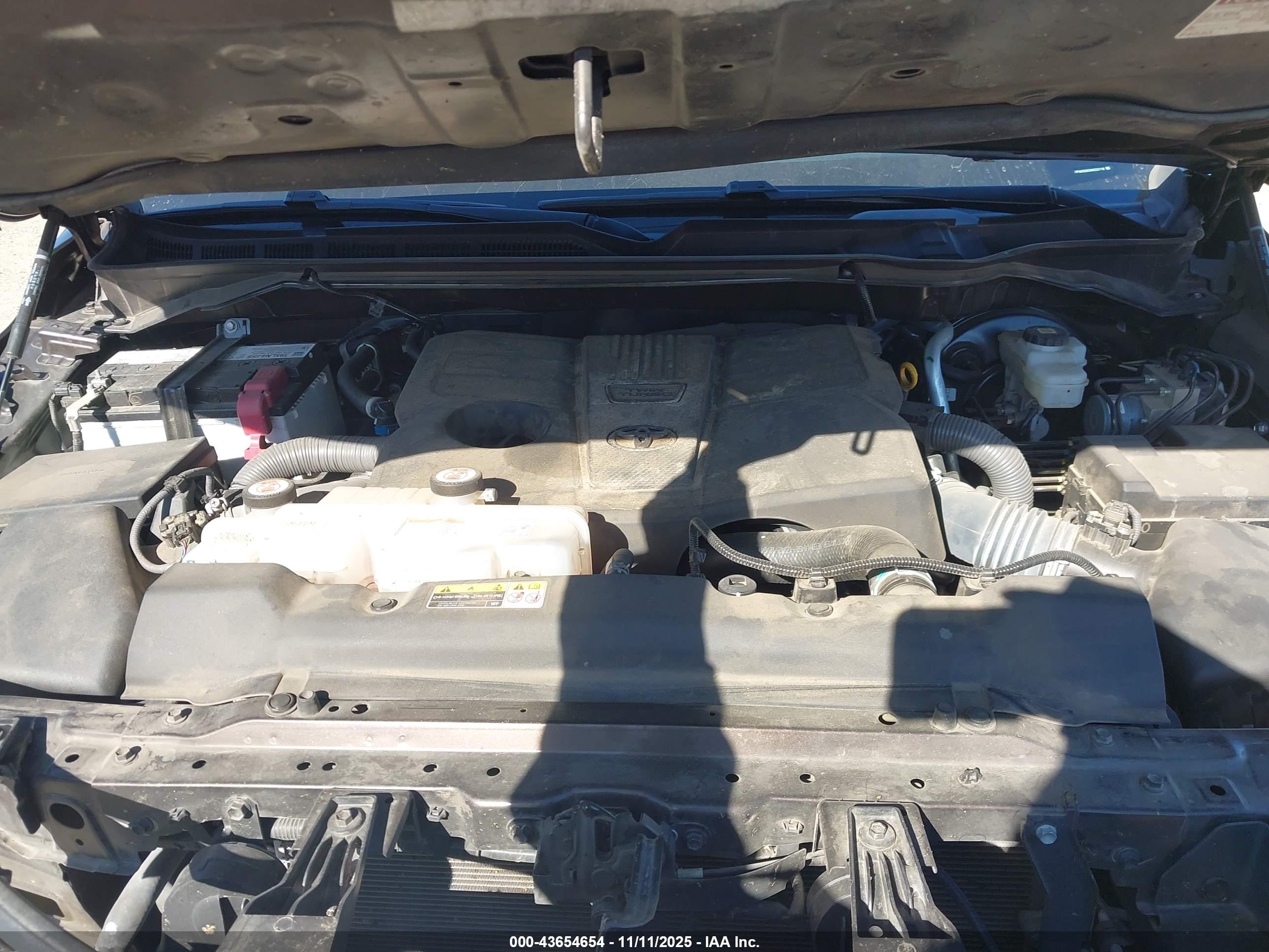 TOYOTA TUNDRA image 10