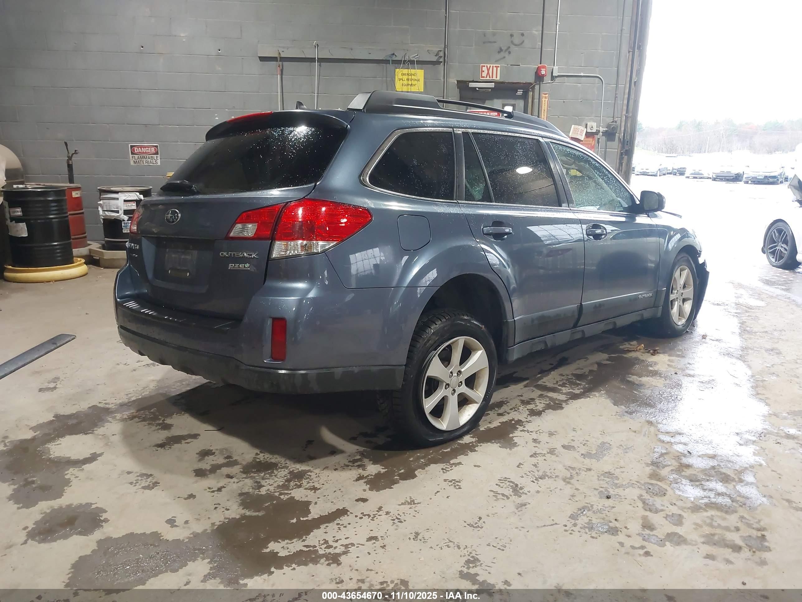 SUBARU OUTBACK image 4