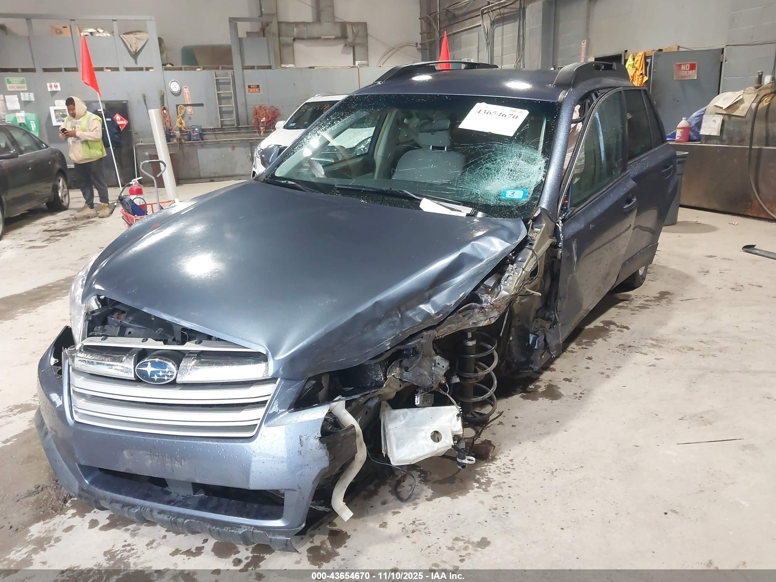 SUBARU OUTBACK image 6
