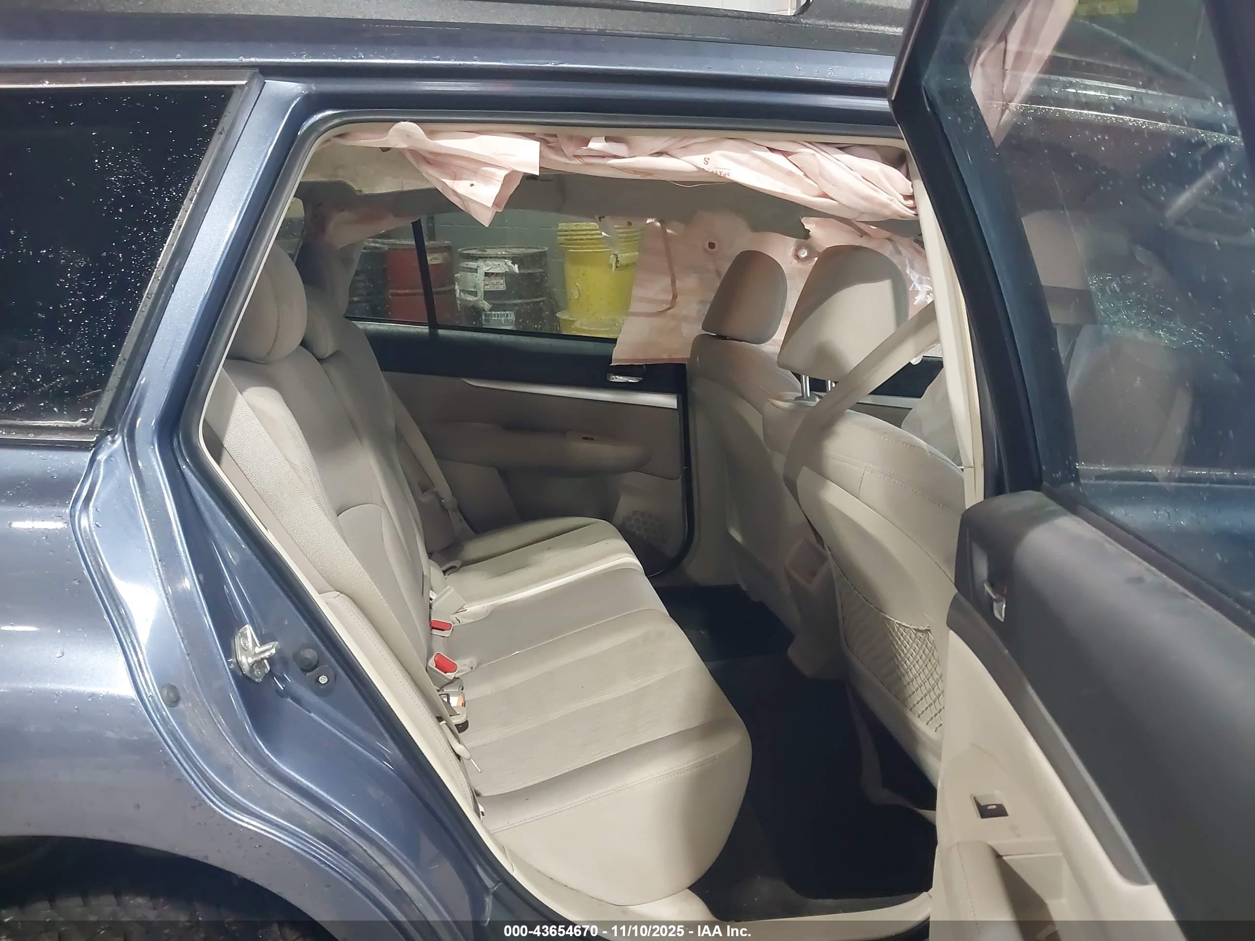 SUBARU OUTBACK image 8