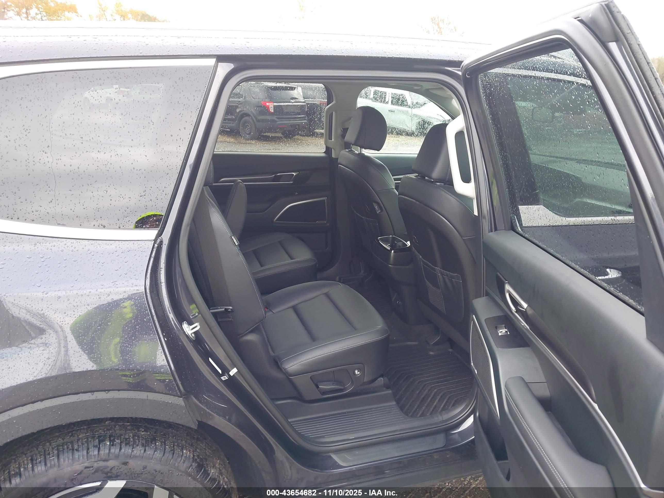 KIA TELLURIDE image 8
