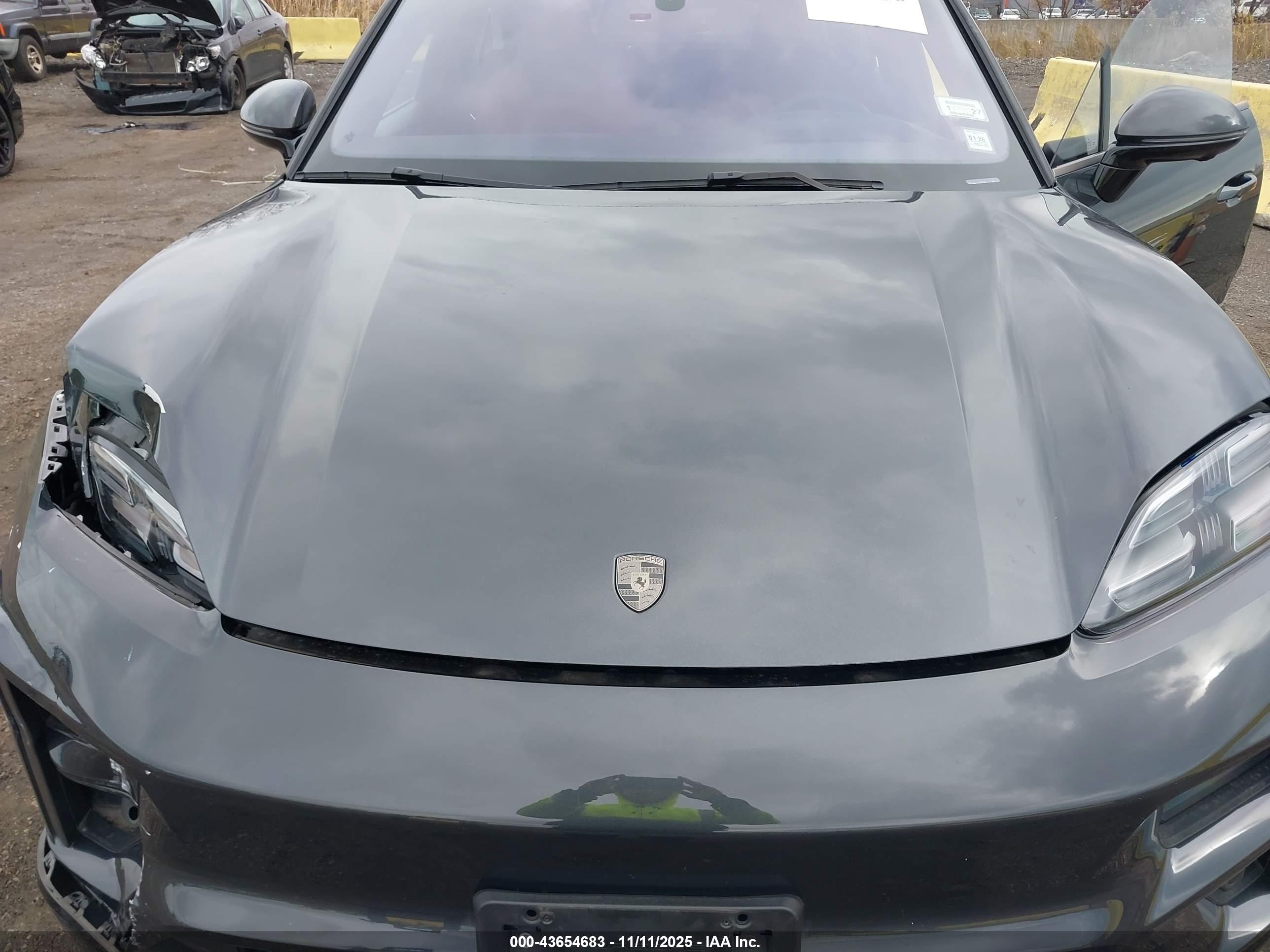 PORSCHE MACAN image 10