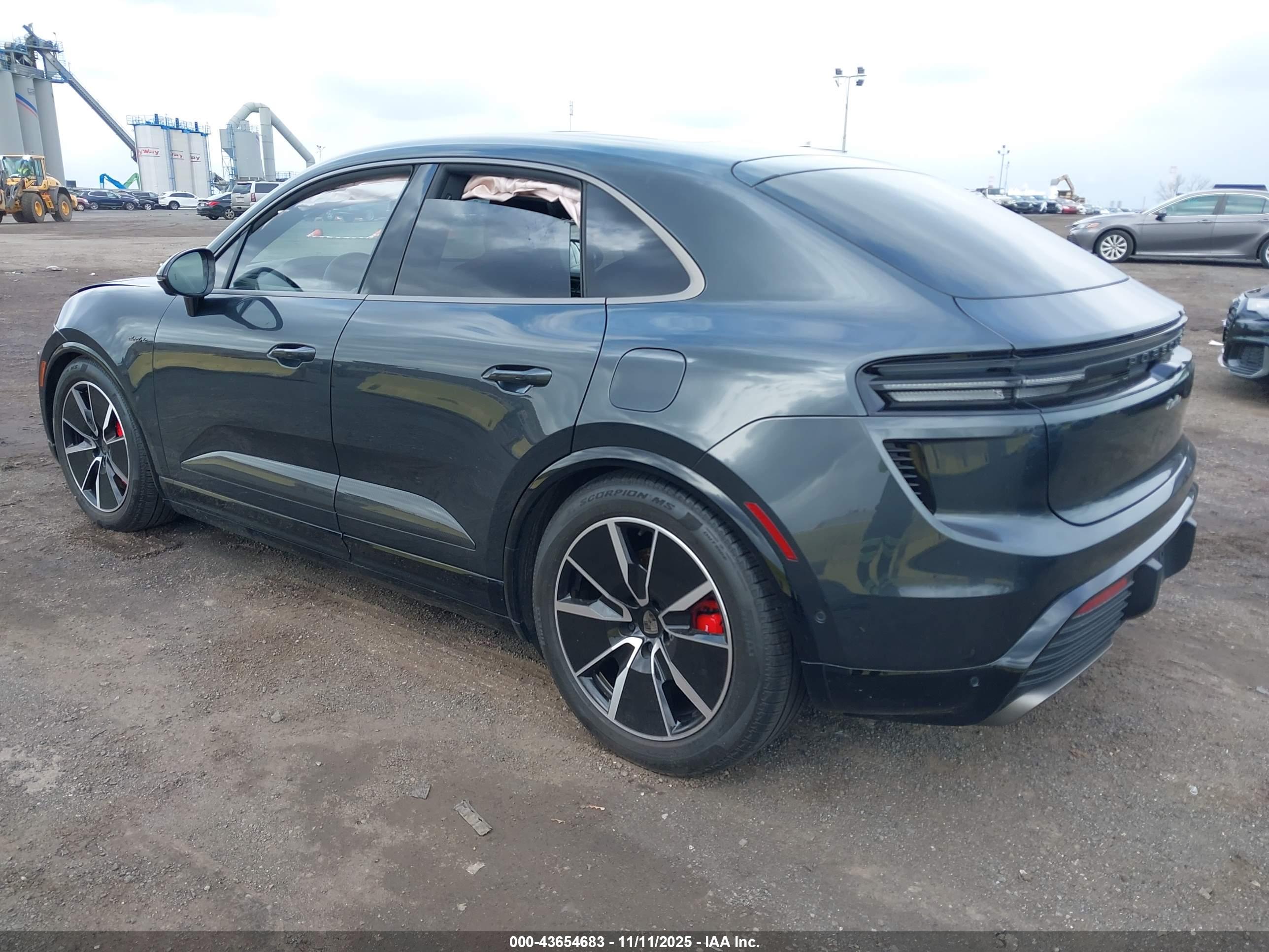 PORSCHE MACAN image 3