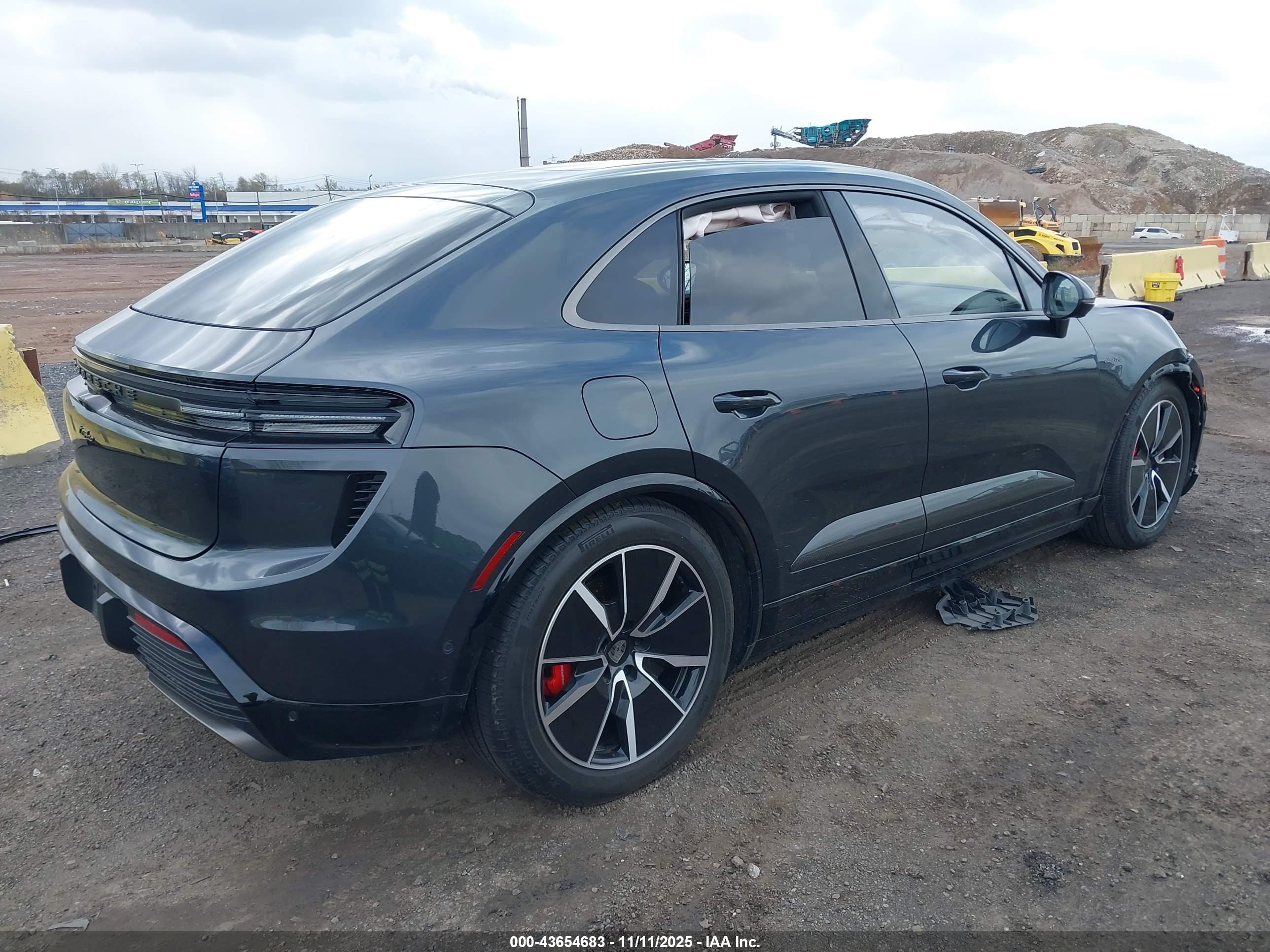 PORSCHE MACAN image 4