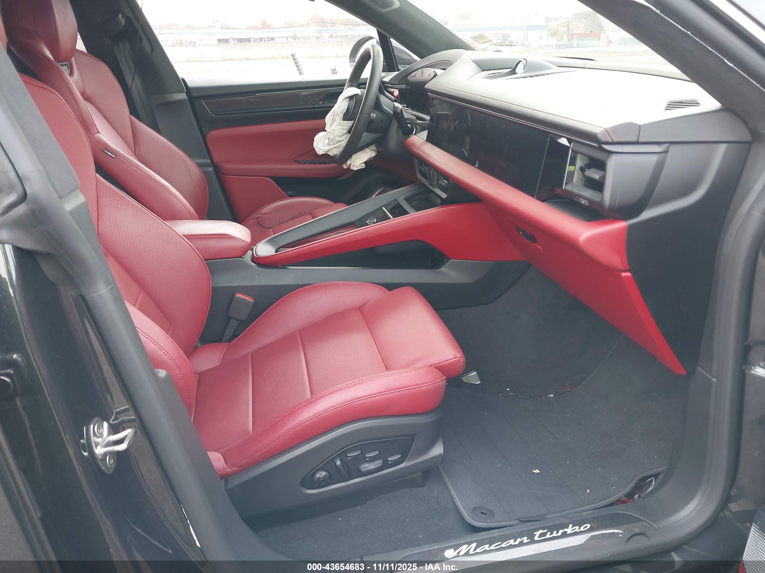 PORSCHE MACAN image 5