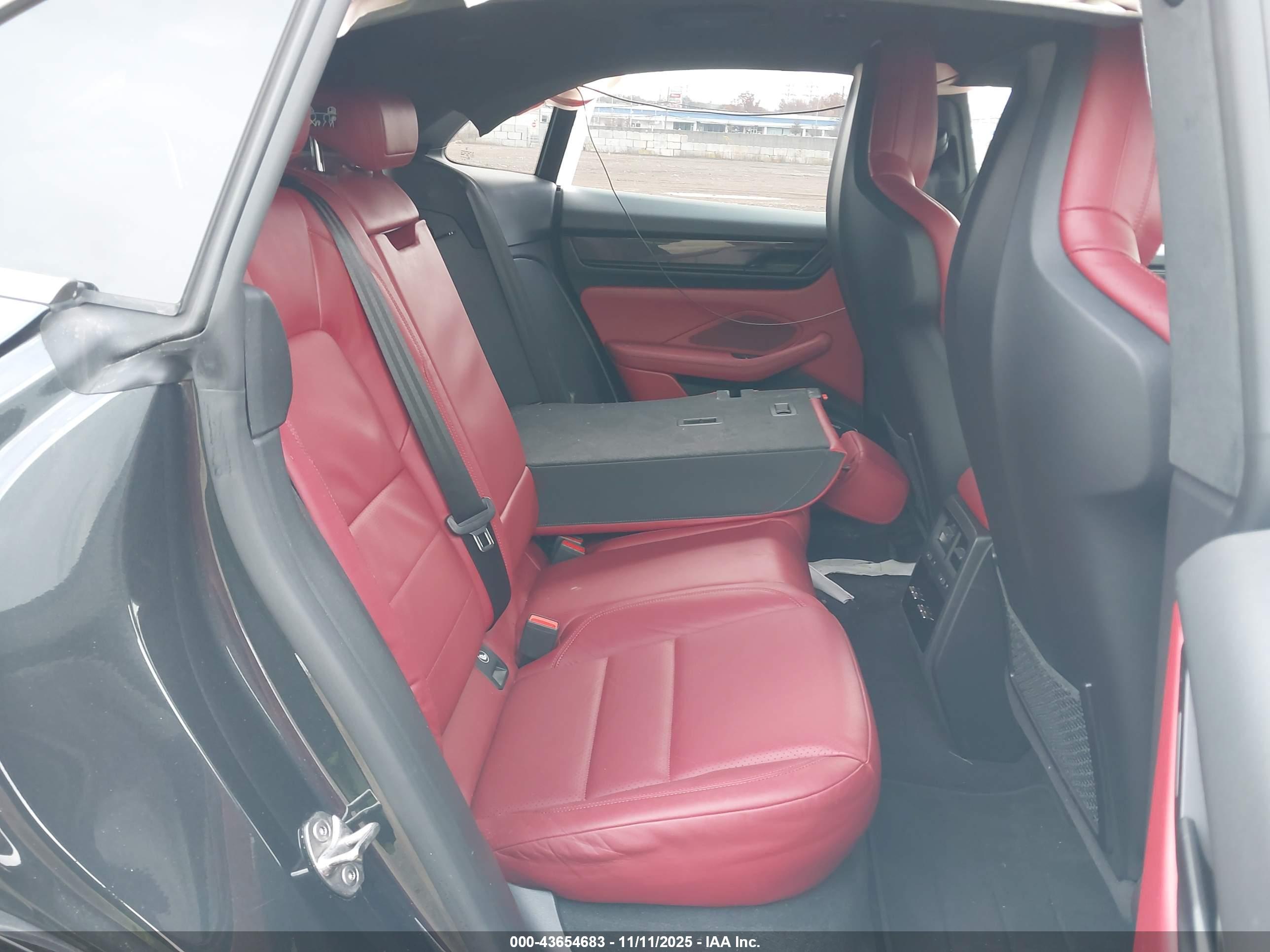 PORSCHE MACAN image 8