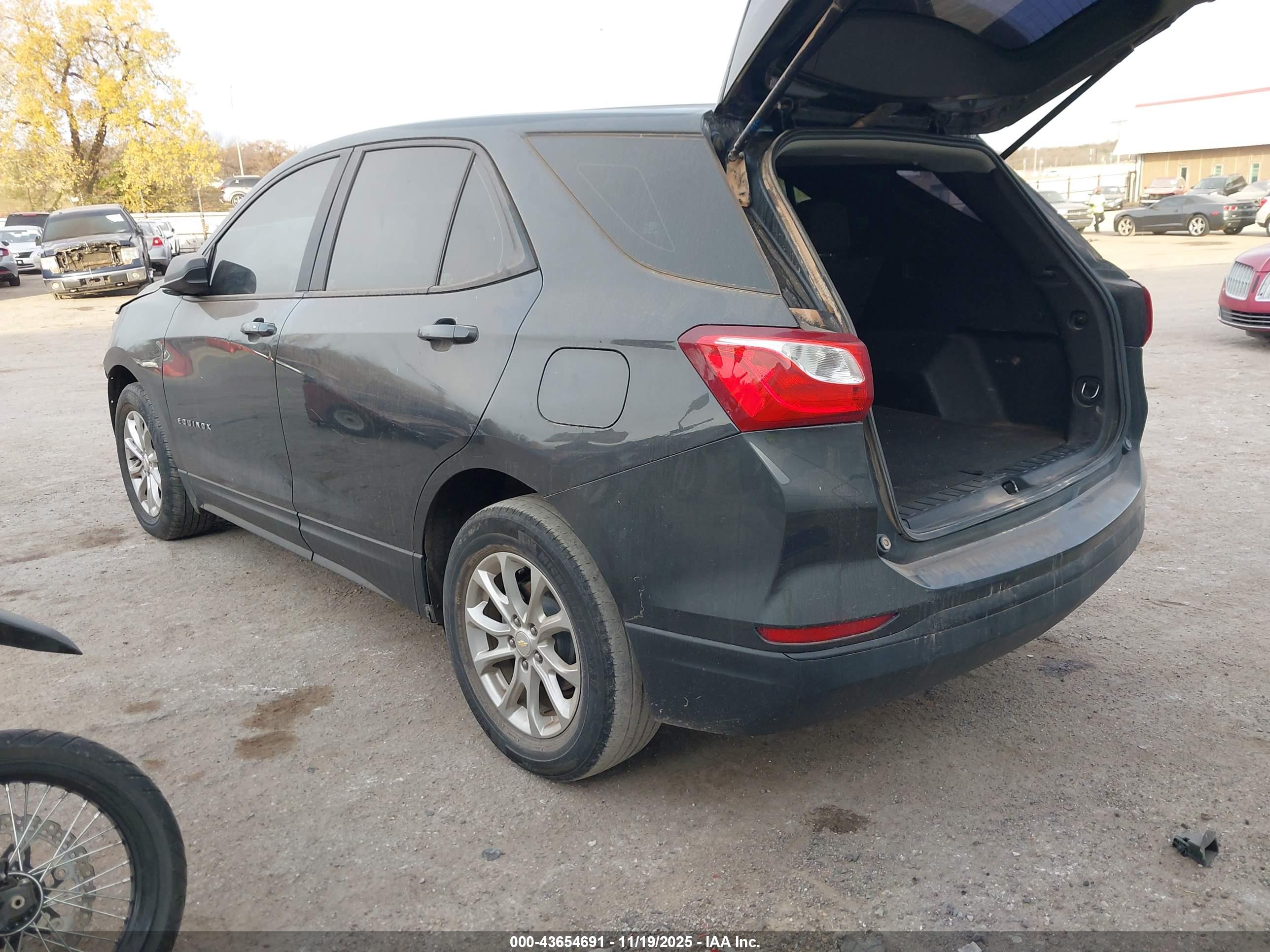 CHEVROLET EQUINOX image 3