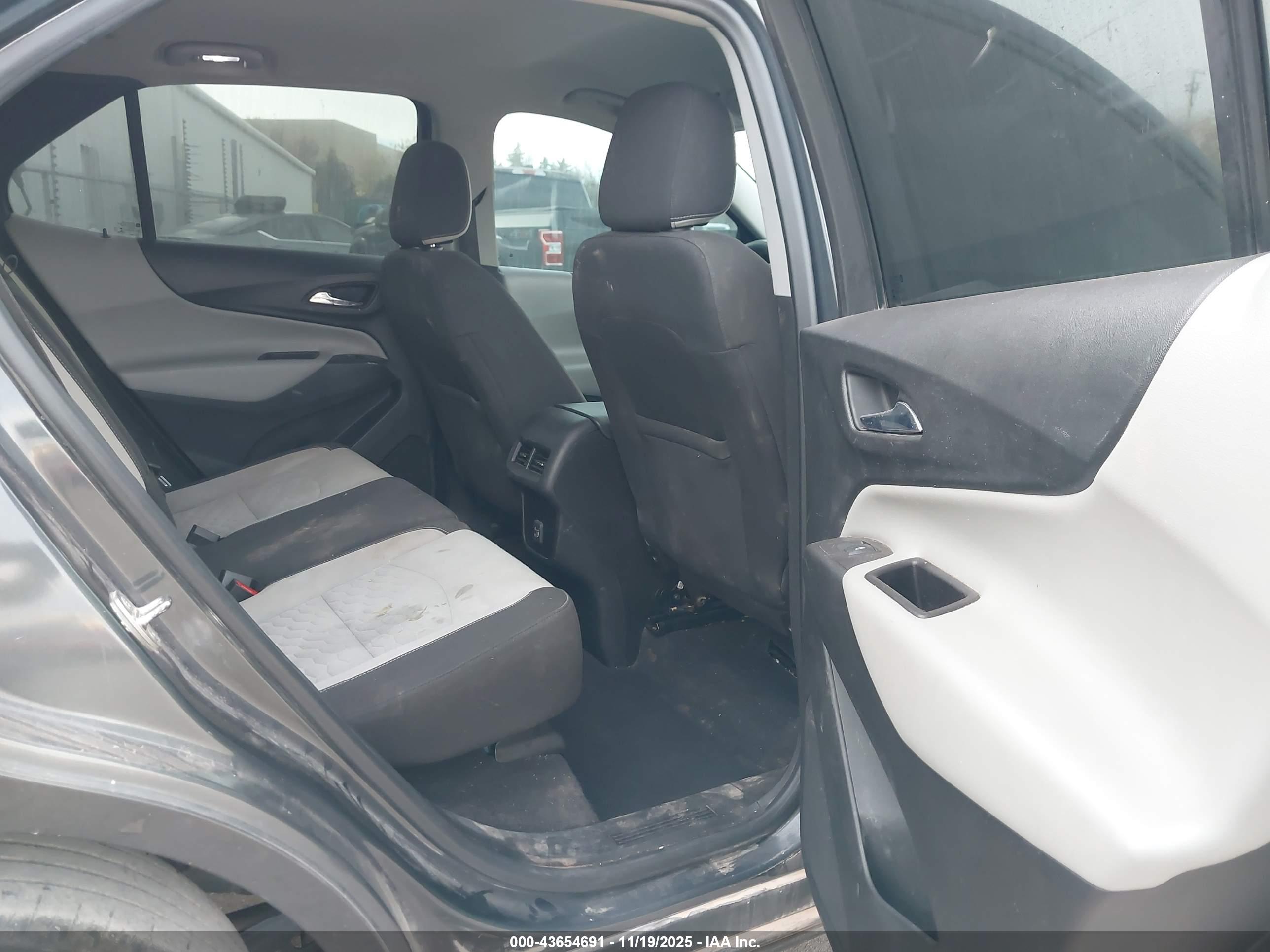 CHEVROLET EQUINOX image 8
