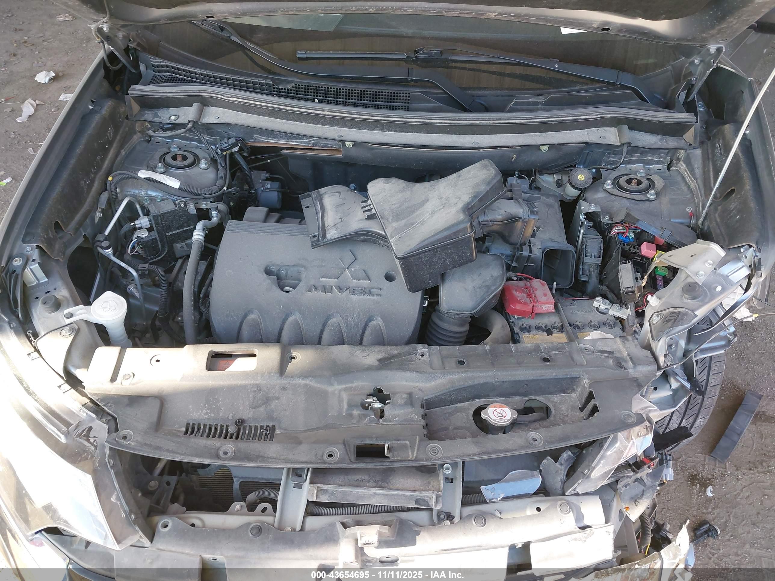 MITSUBISHI OUTLANDER image 10