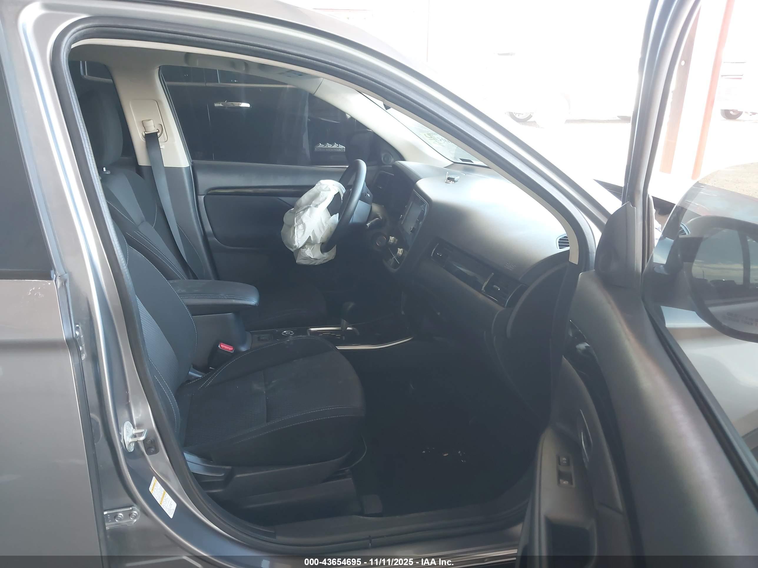 MITSUBISHI OUTLANDER image 5