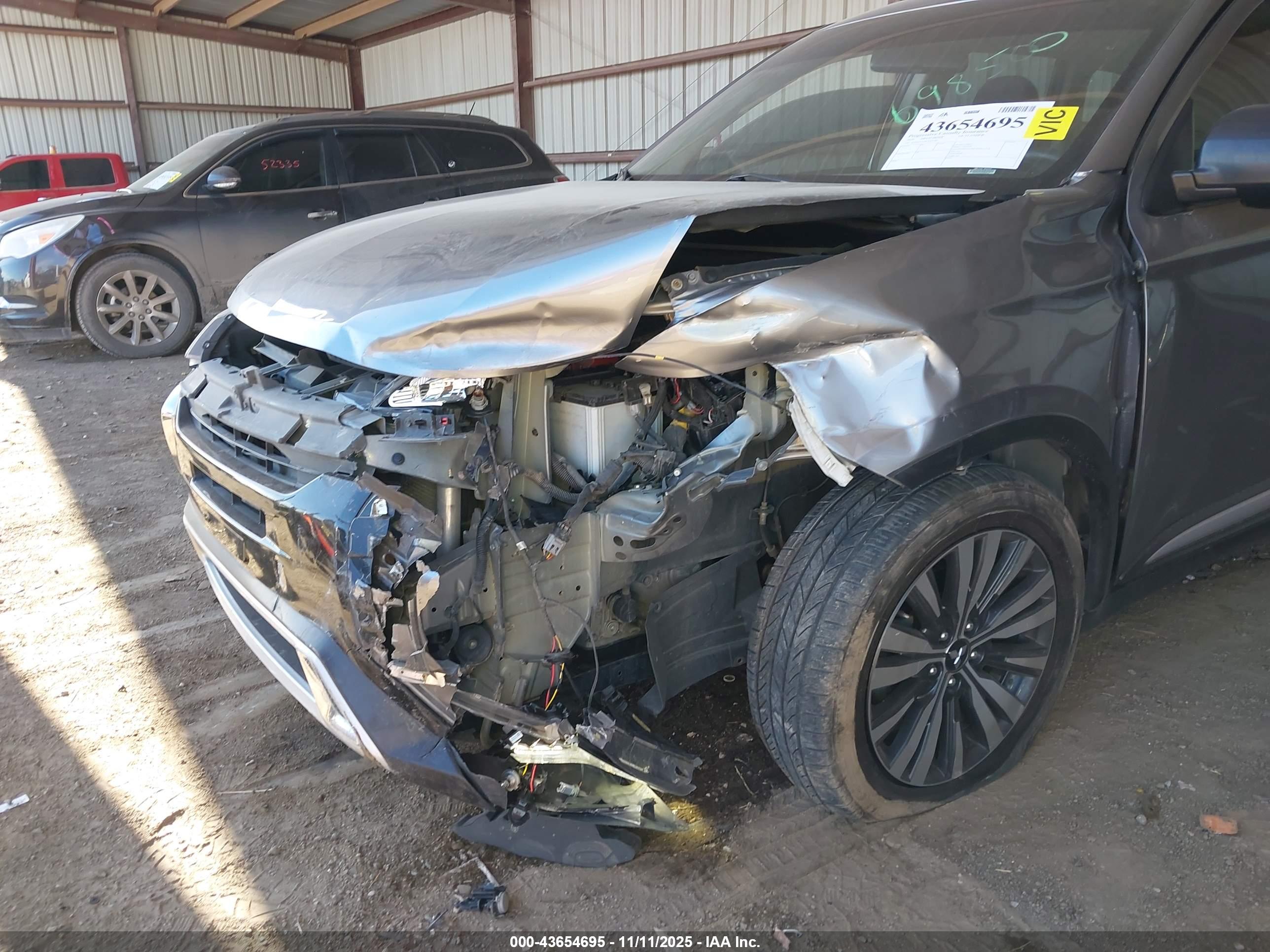 MITSUBISHI OUTLANDER image 6