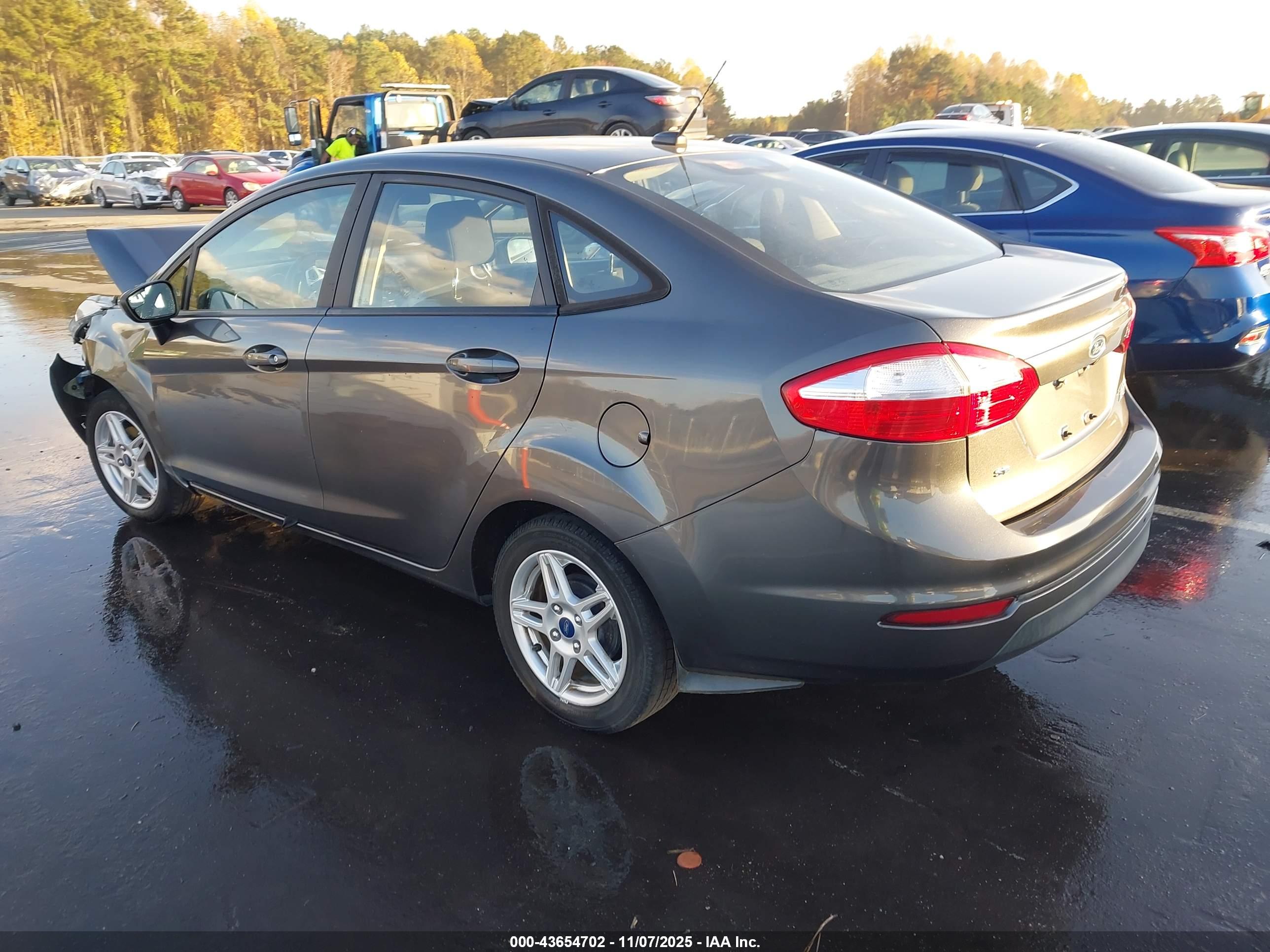 FORD FIESTA image 3