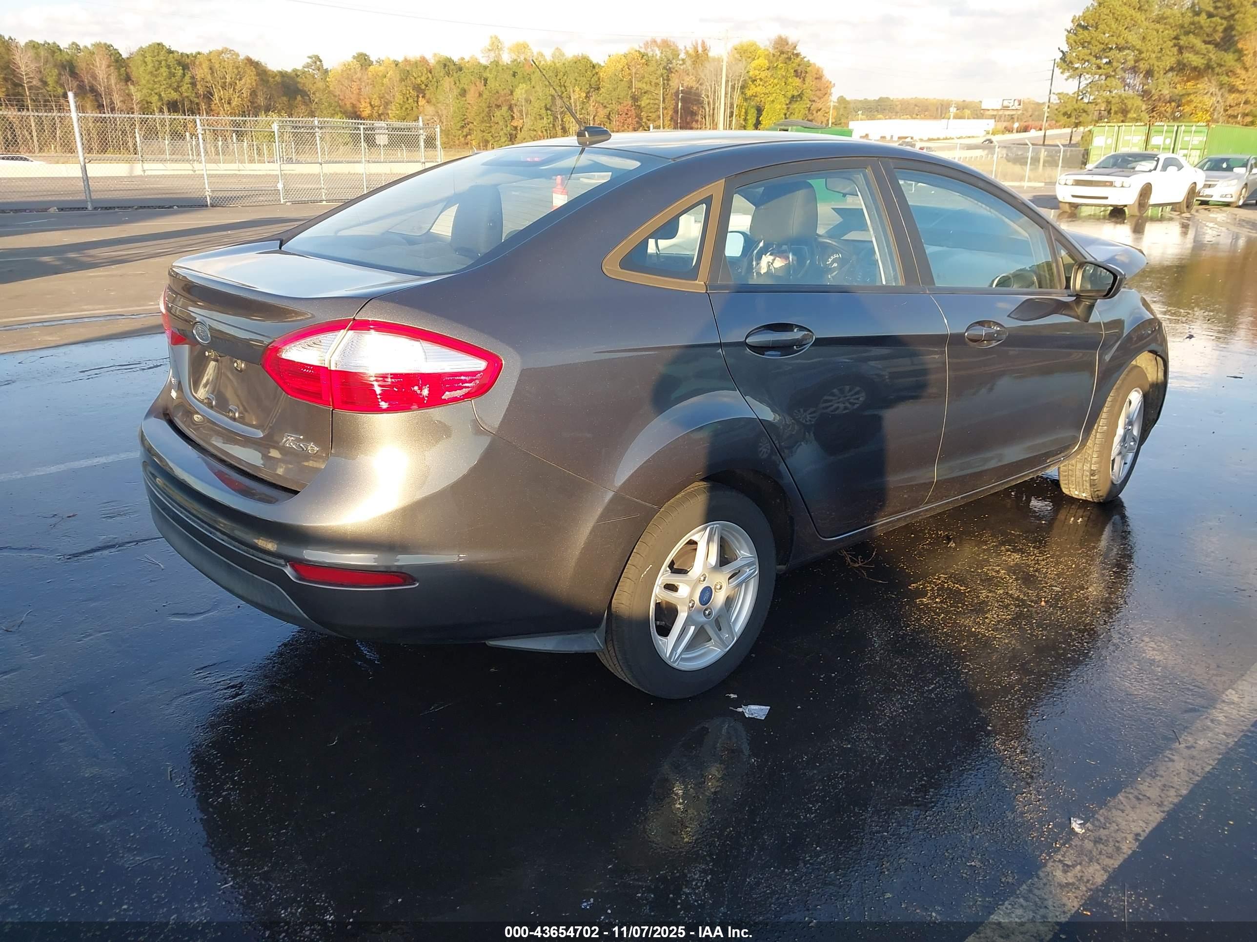 FORD FIESTA image 4