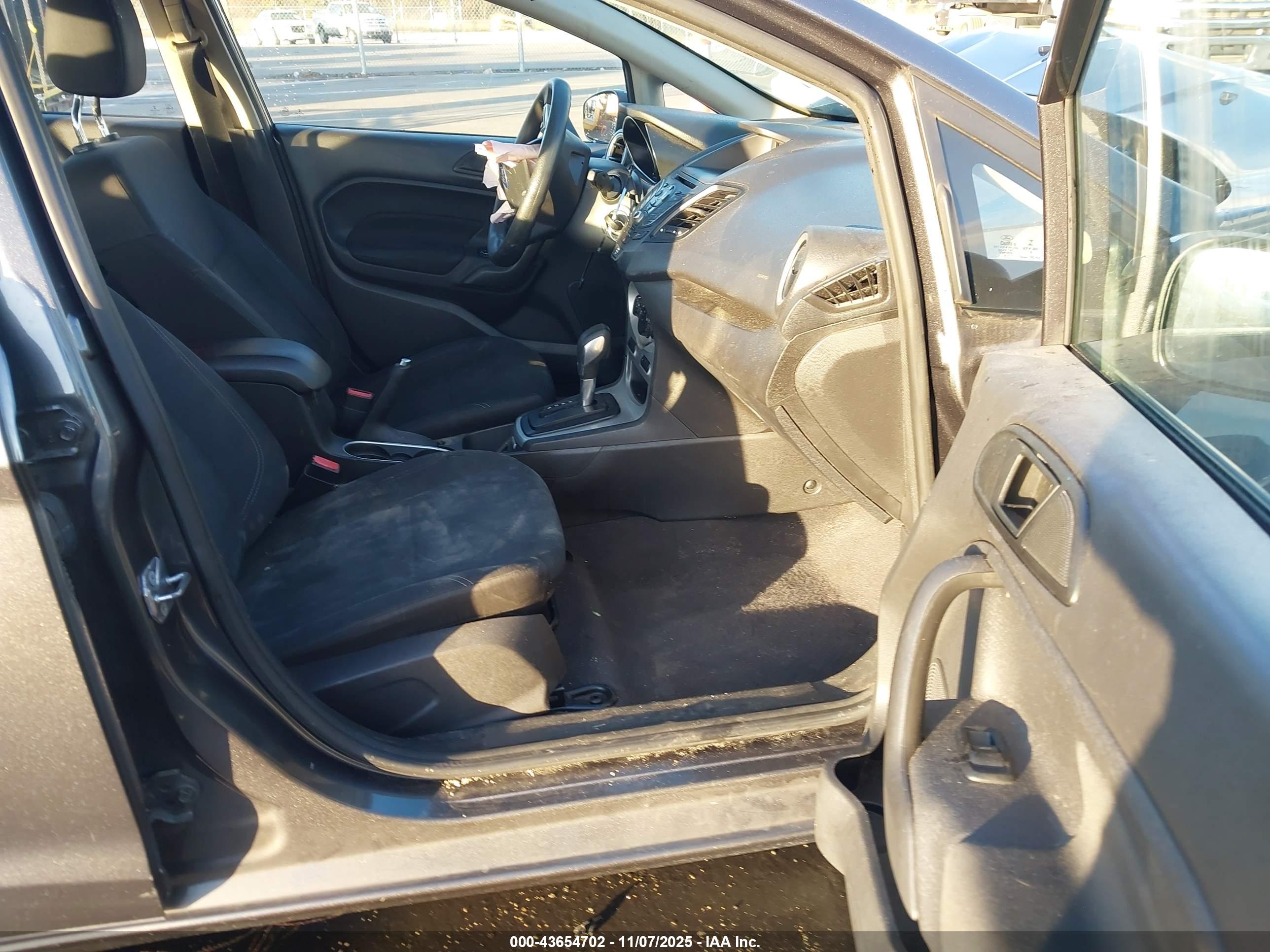 FORD FIESTA image 5