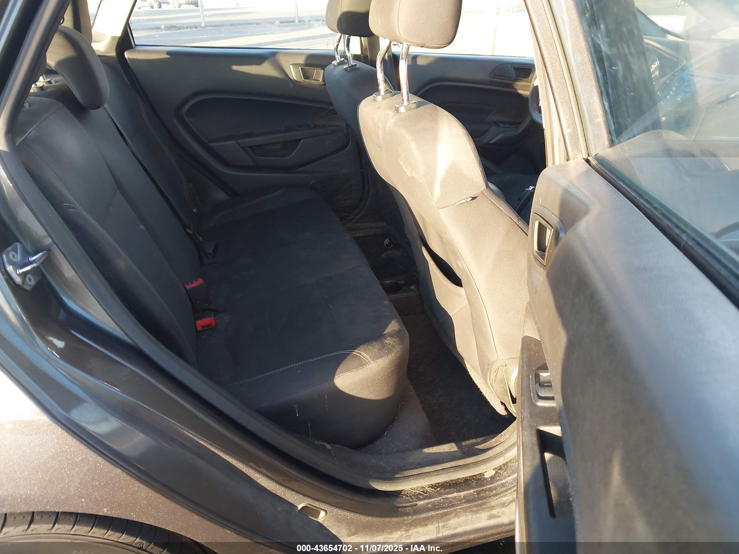 FORD FIESTA image 8