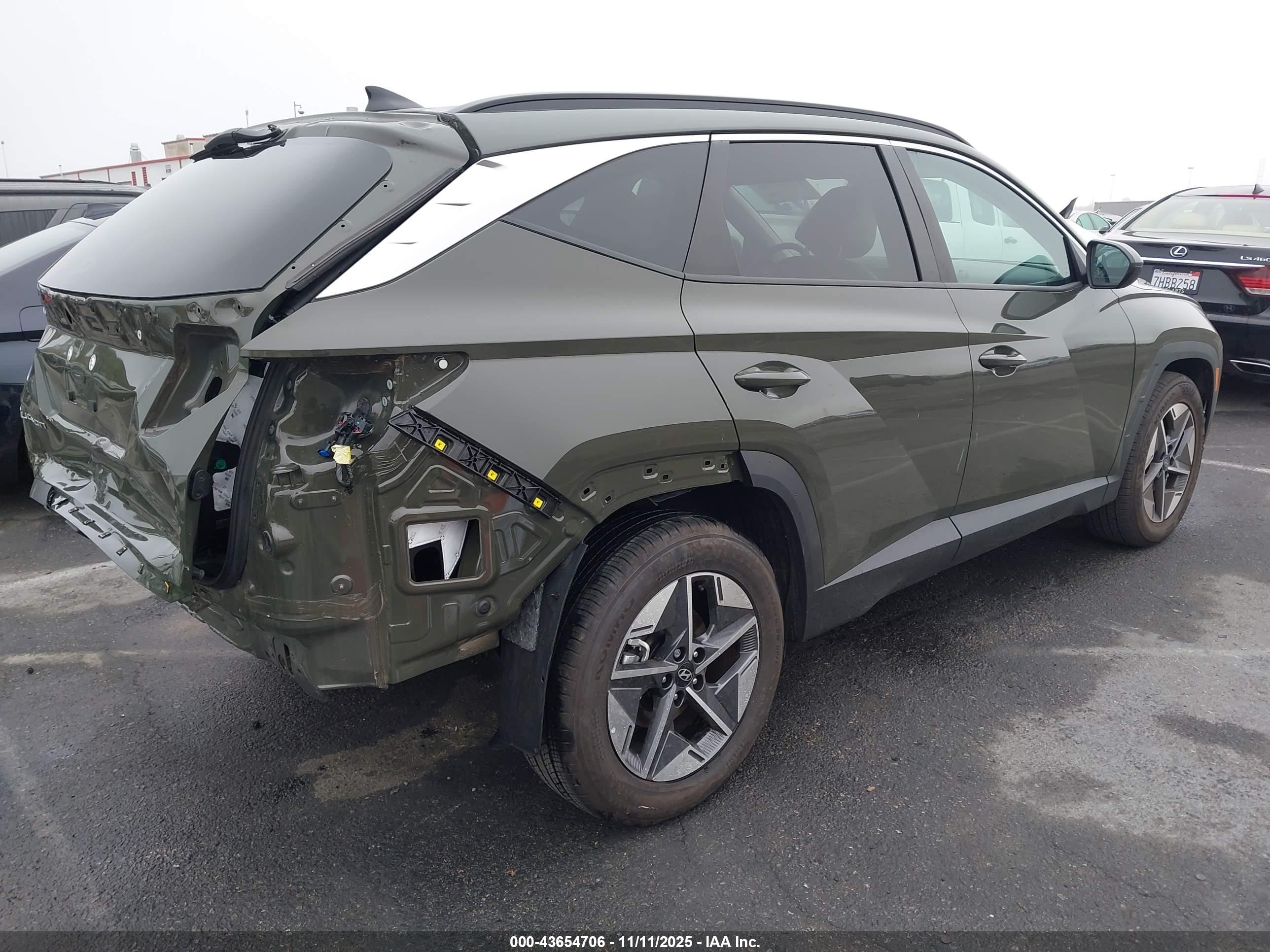 HYUNDAI TUCSON image 4