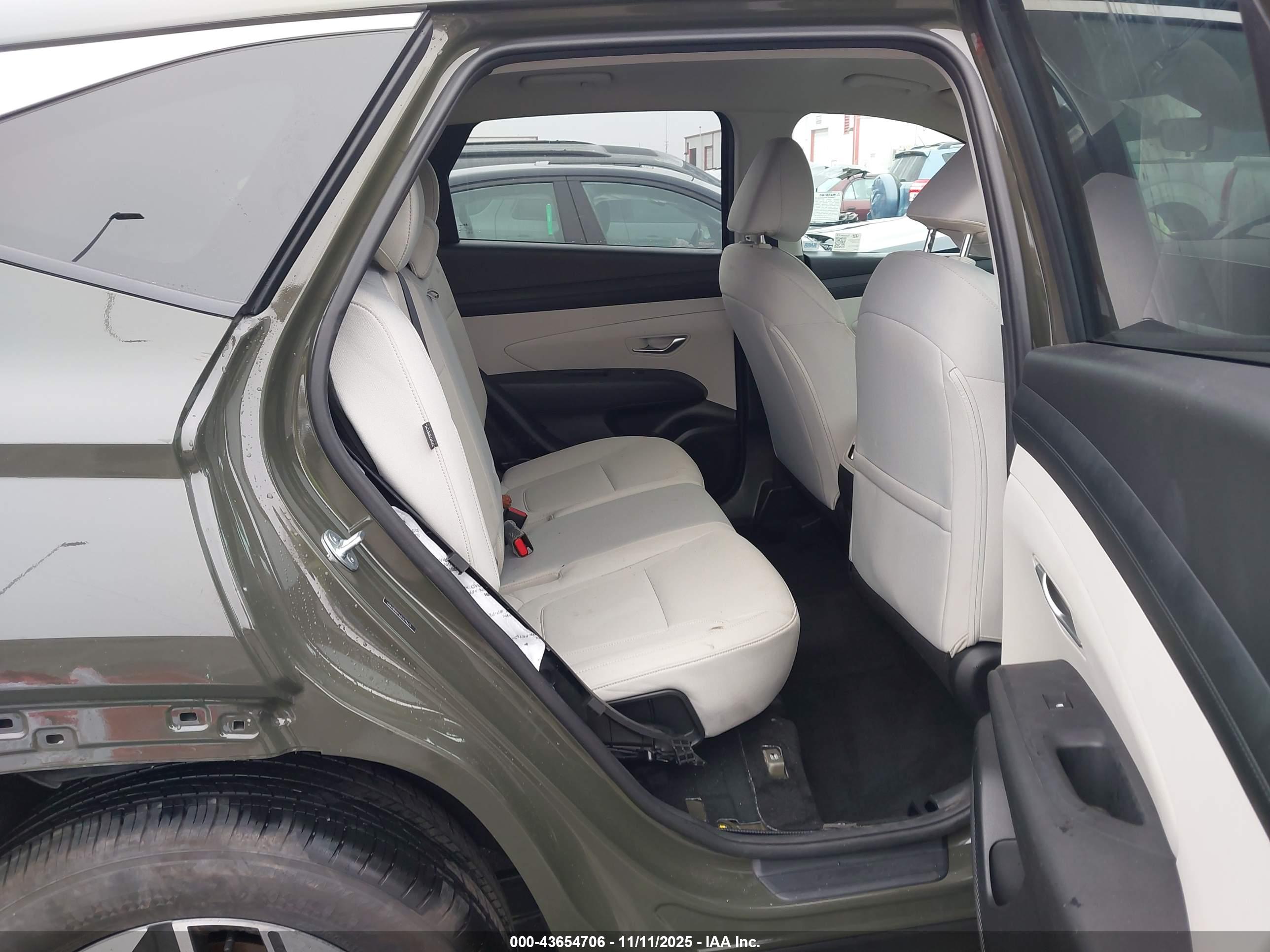 HYUNDAI TUCSON image 8