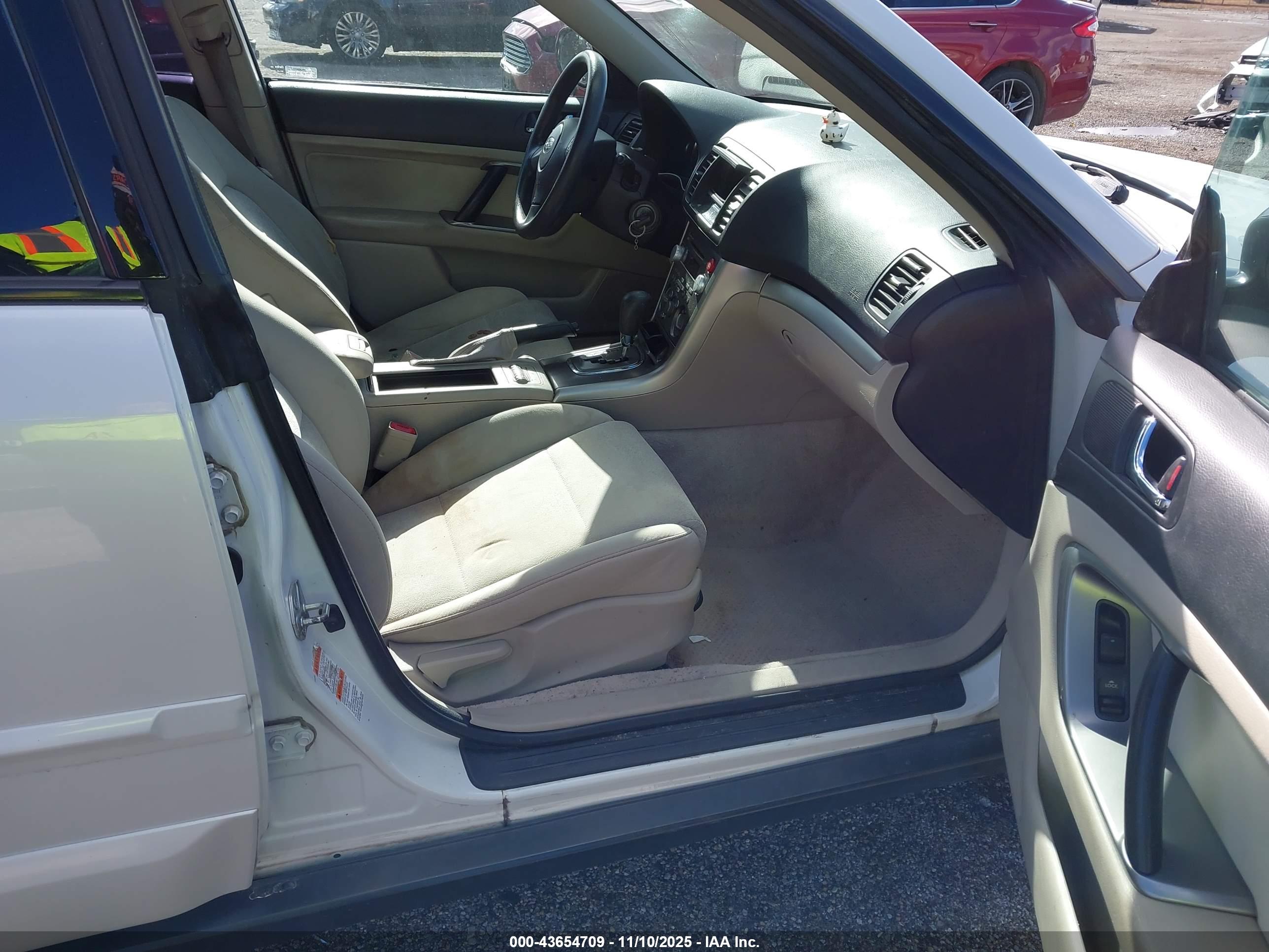 SUBARU OUTBACK image 5