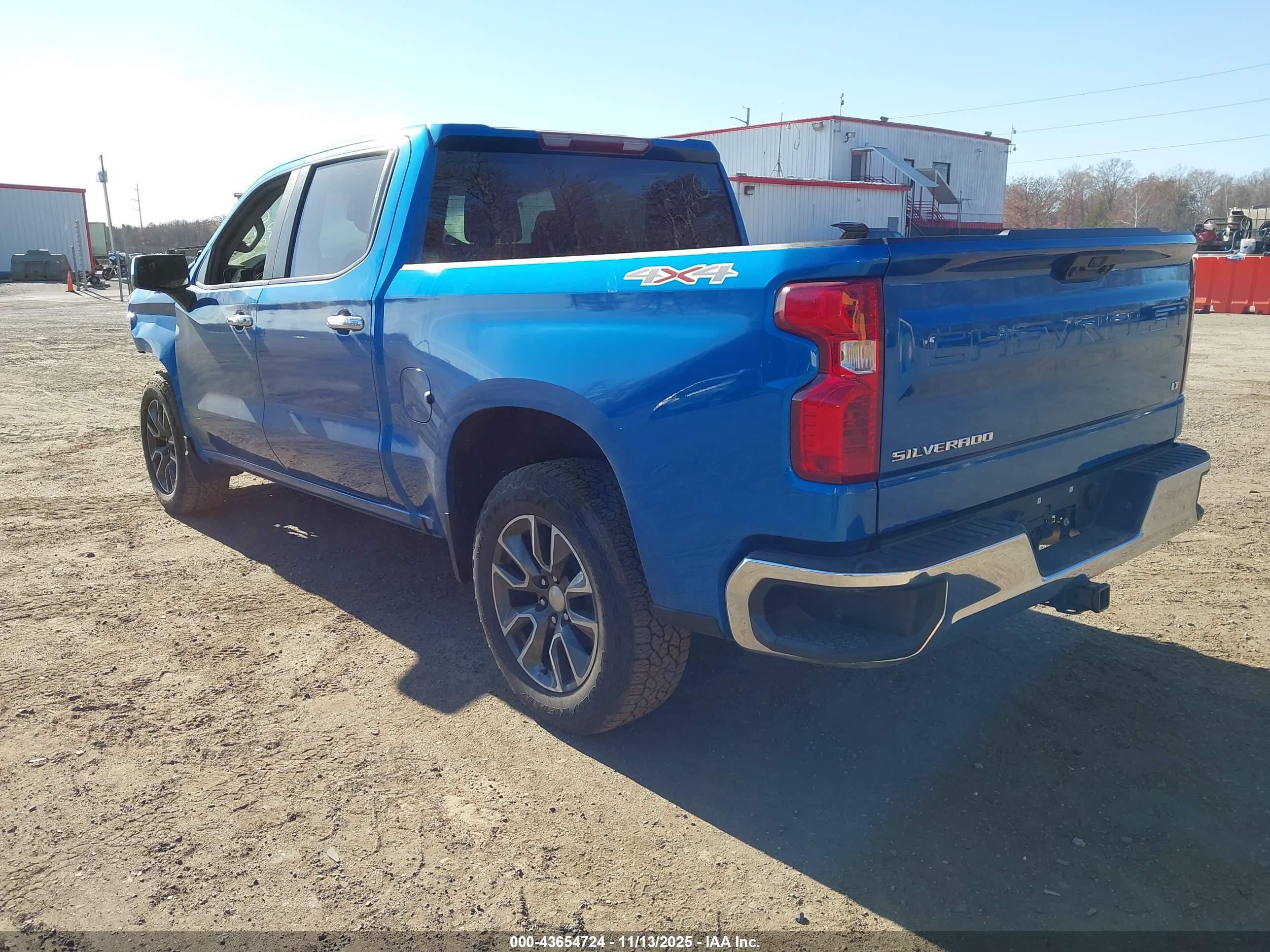 CHEVROLET SILVERADO image 3