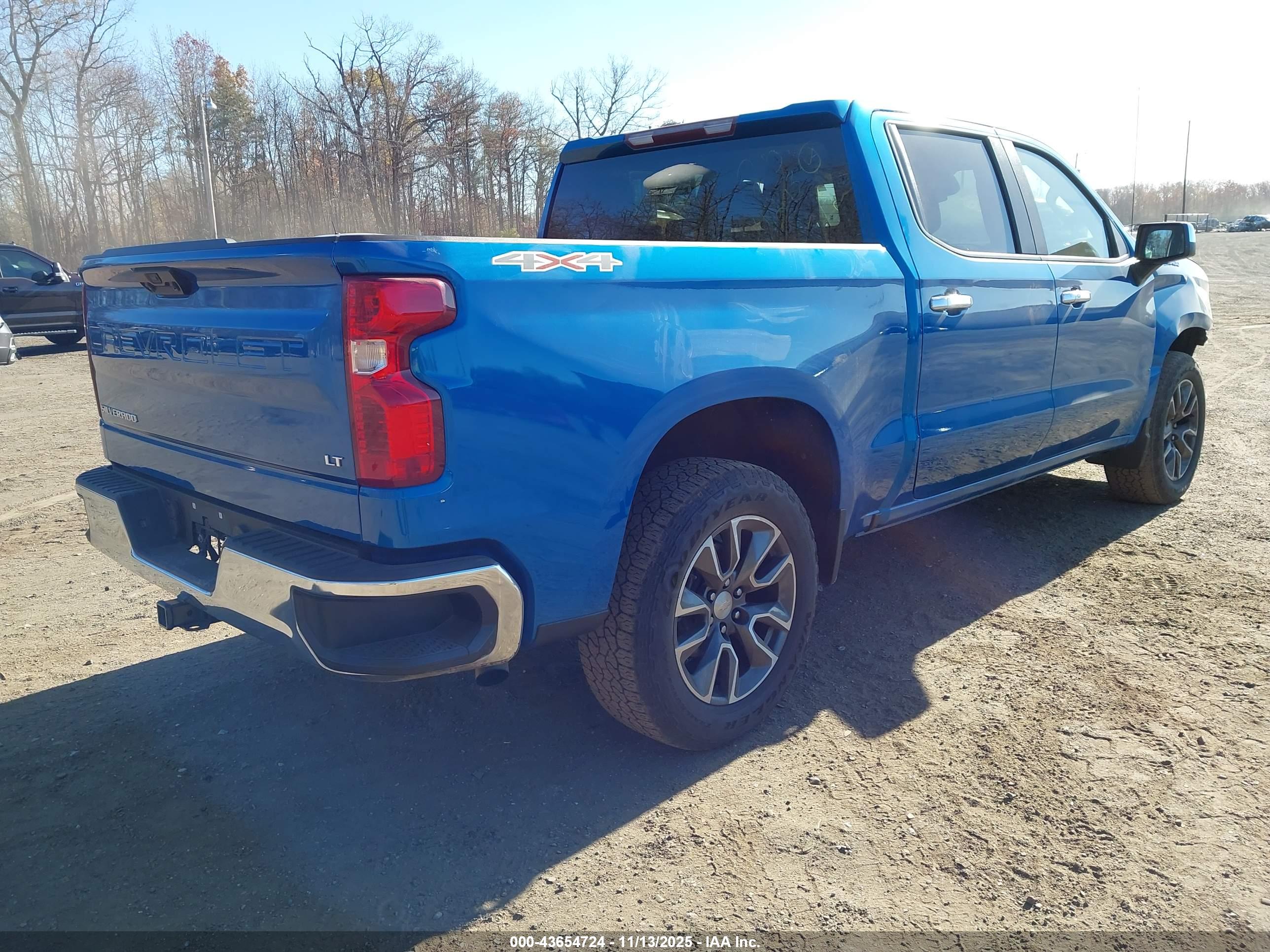 CHEVROLET SILVERADO image 4