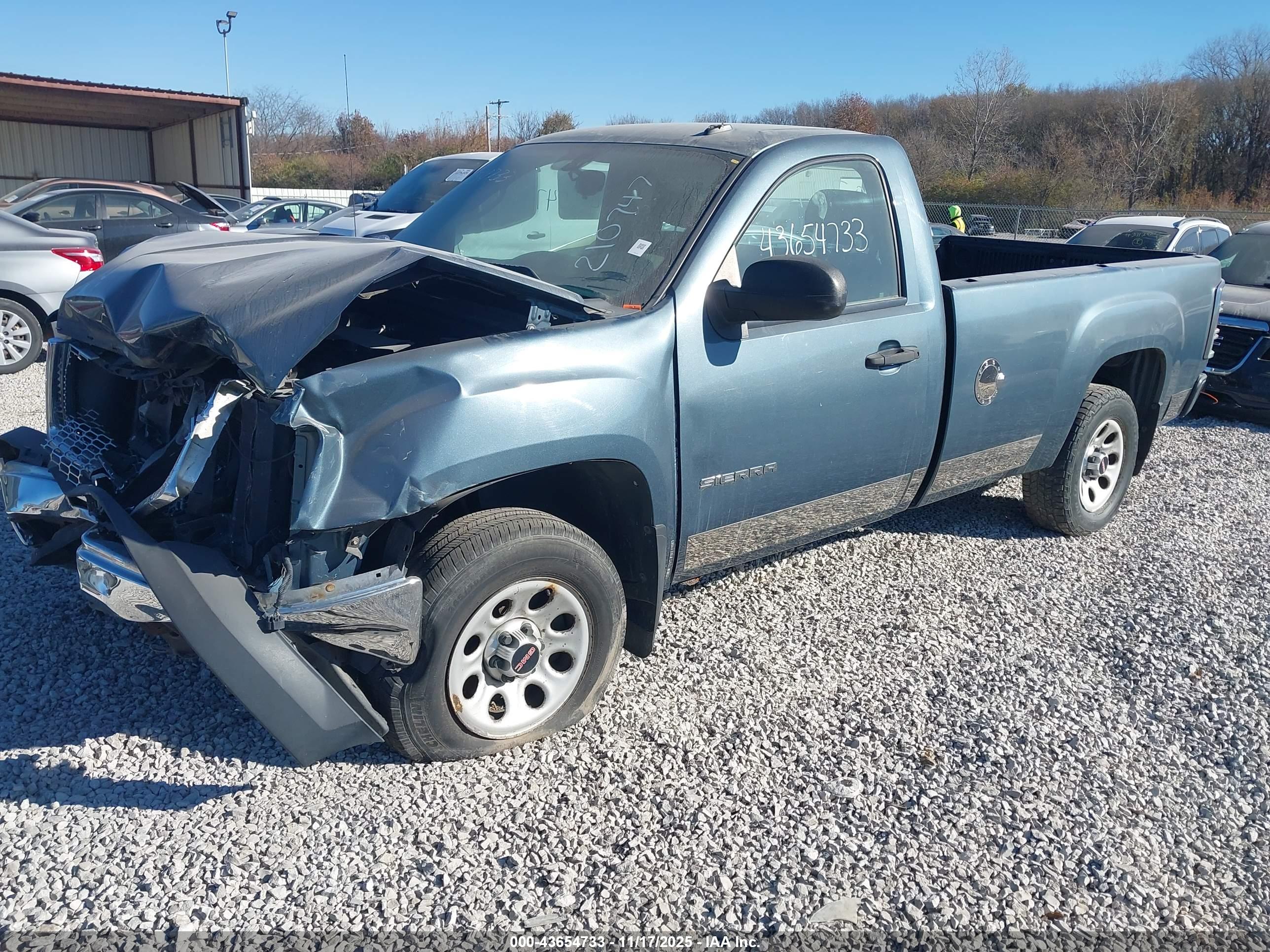 GMC SIERRA image 2