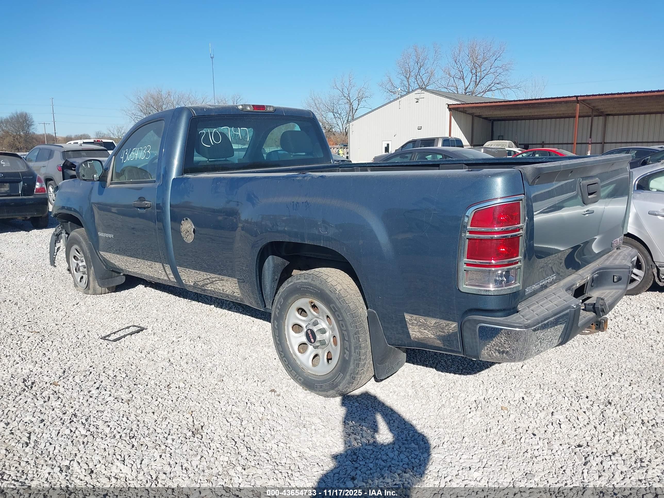 GMC SIERRA image 3