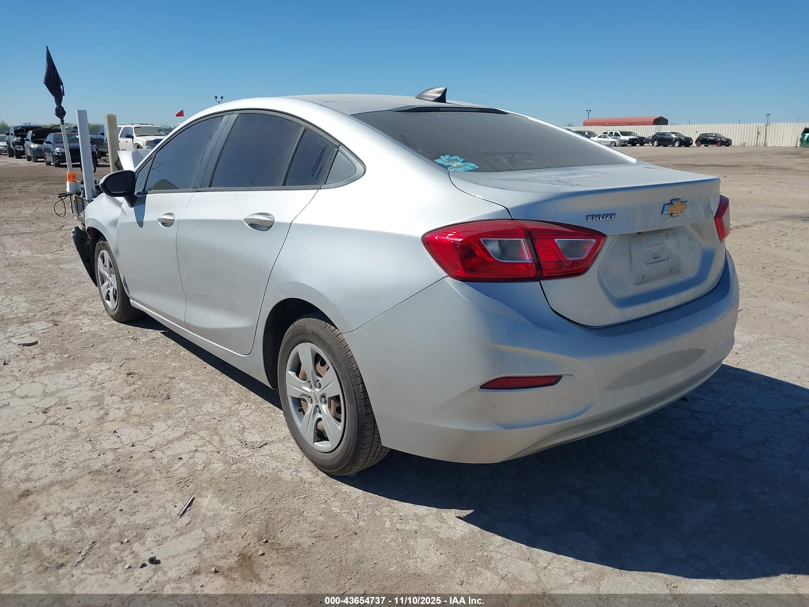 CHEVROLET CRUZE image 3